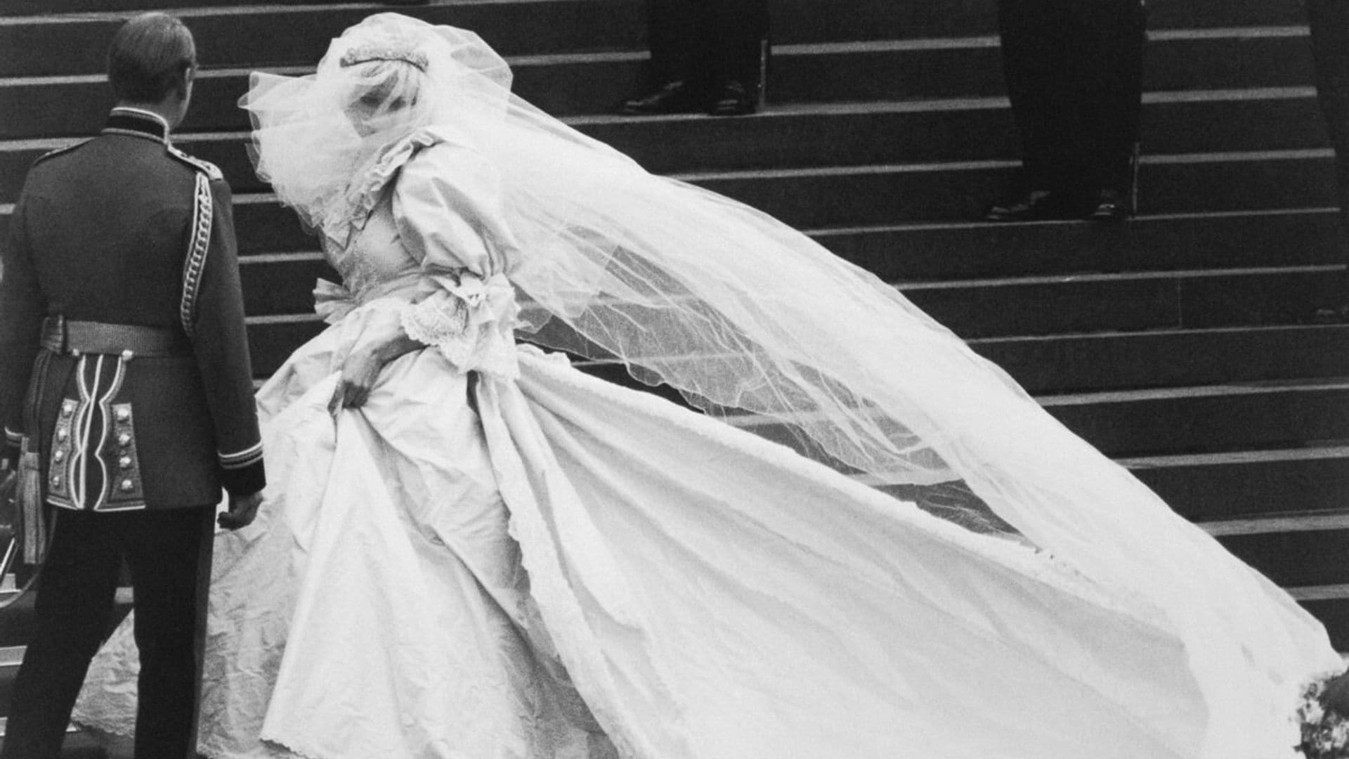 lady diana spencer in wedding dress