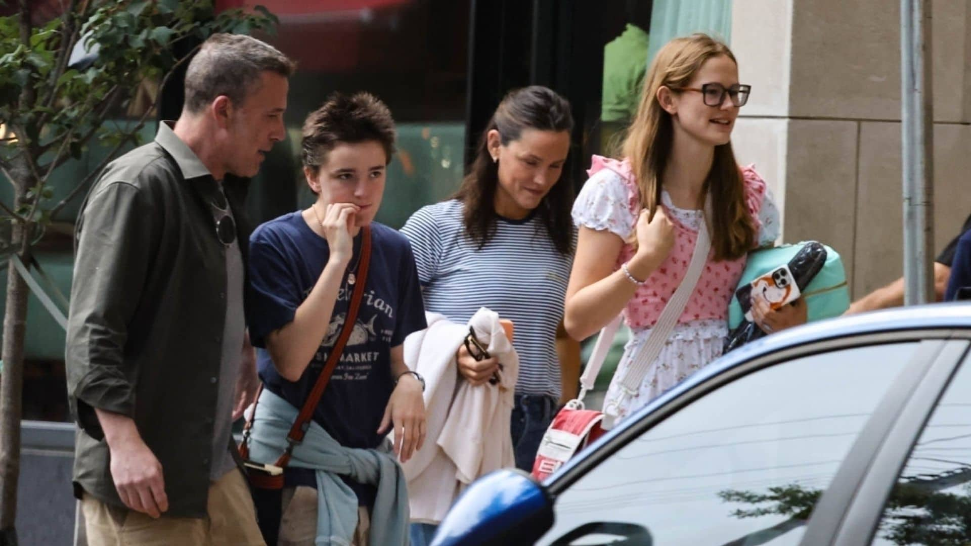 Ben Affleck y Jennifer Garner se reúnen como familia mientras disfrutan de una noche en New Haven