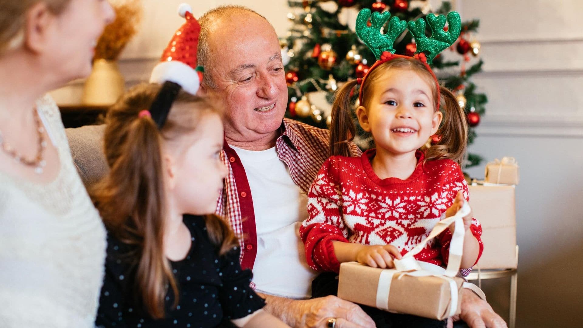 Cómo pedir a los abuelos que limiten el número de regalos para nuestros hijos en Navidades