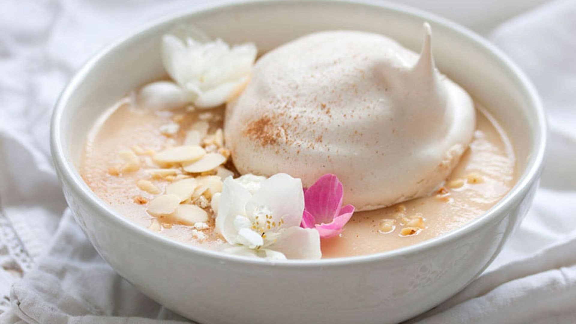 Sopa de turrón con almendras