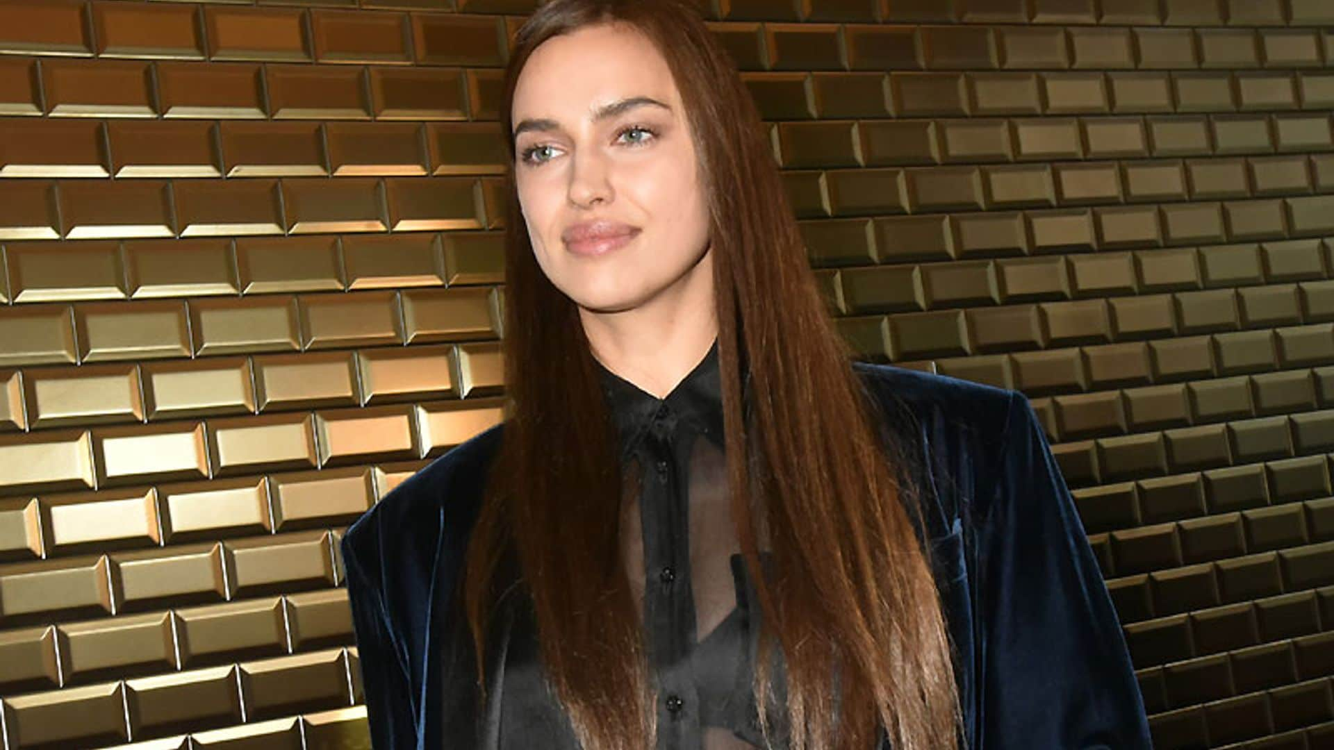 Irina Shayk recupera su melena larga 17 días después de cortarse el pelo