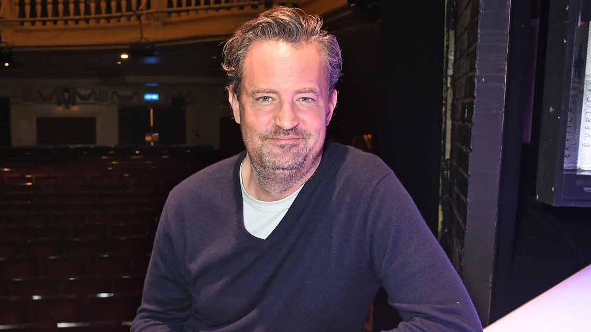 Matthew Perry se casa y no es con Mónica en 'Friends'