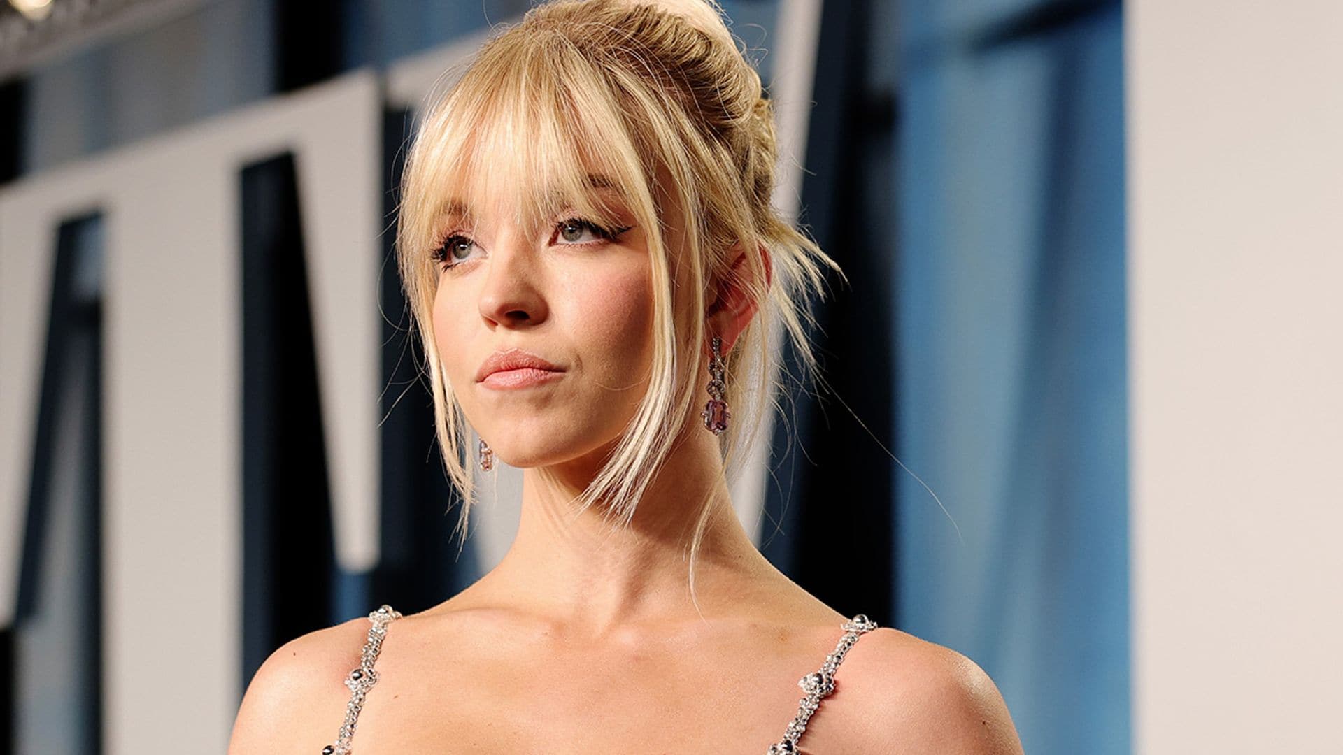 Hazte con los productos de Sydney Sweeney y recrea el mejor look efecto 'glow' de los Oscar