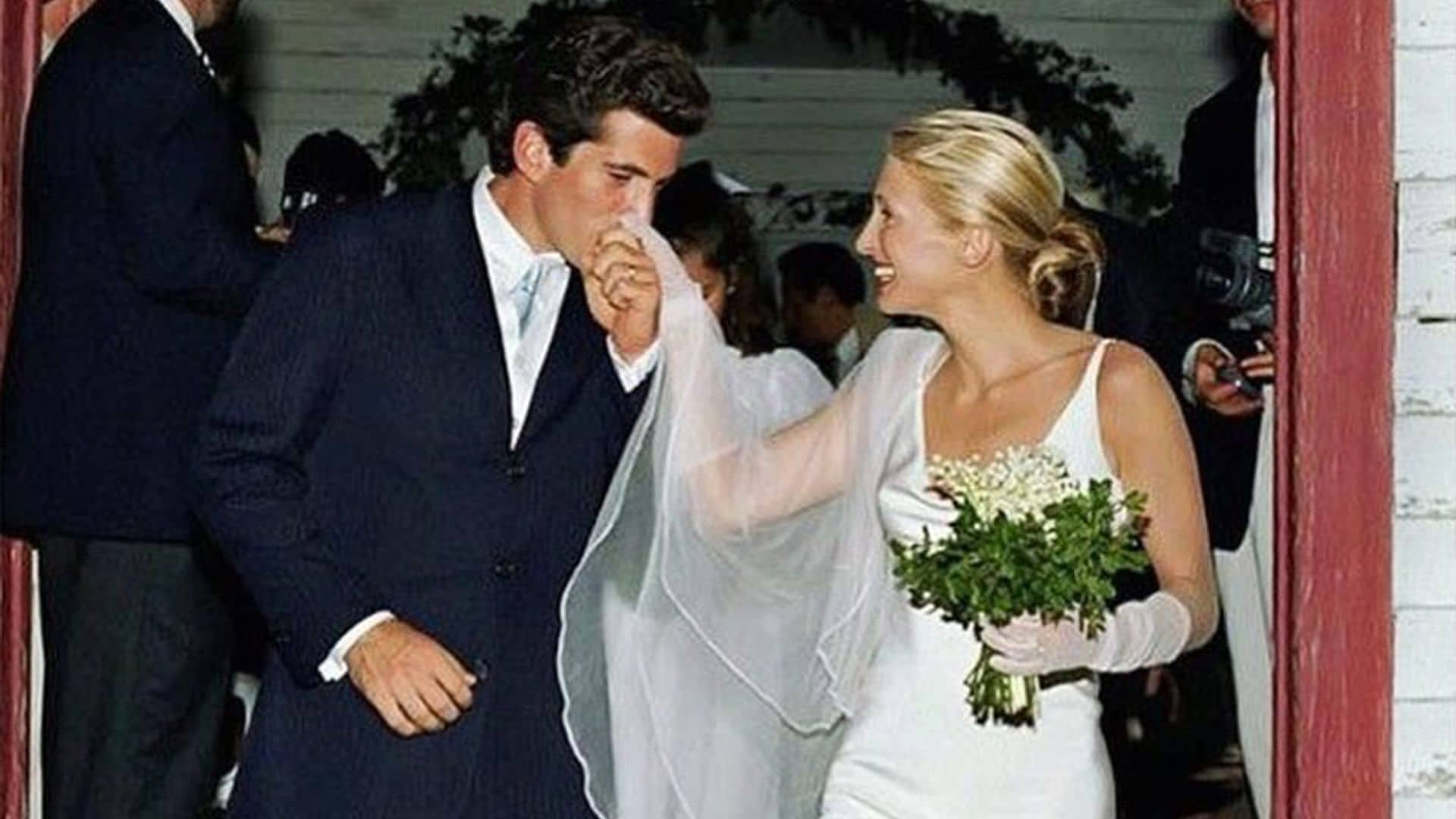 Inspirados por Carolyn Bessette: 10 'slip-dresses' para novias e invitadas