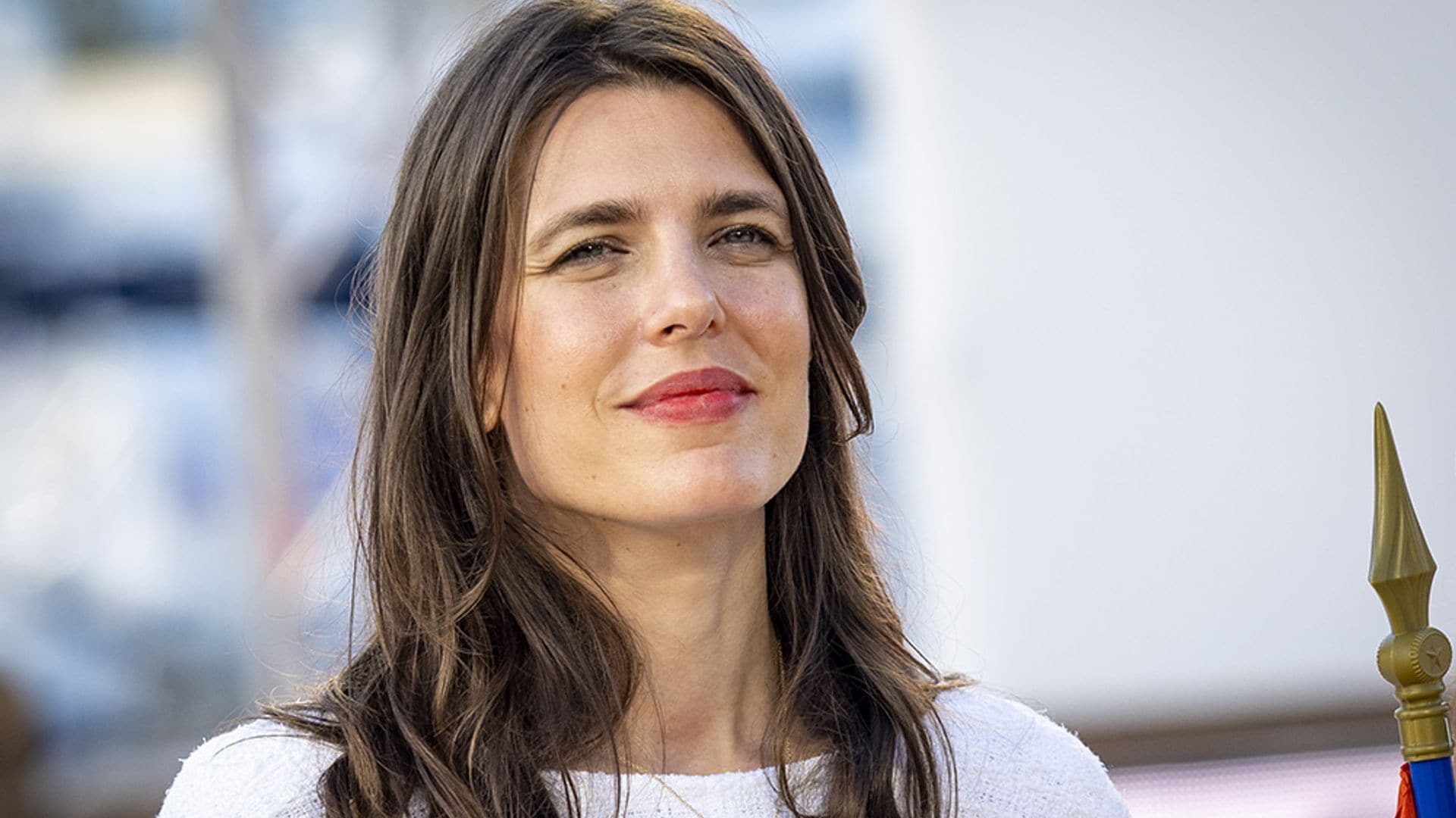 Carlota Casiraghi sorprende con una nueva faceta artística... ¡protagonizando un videoclip!