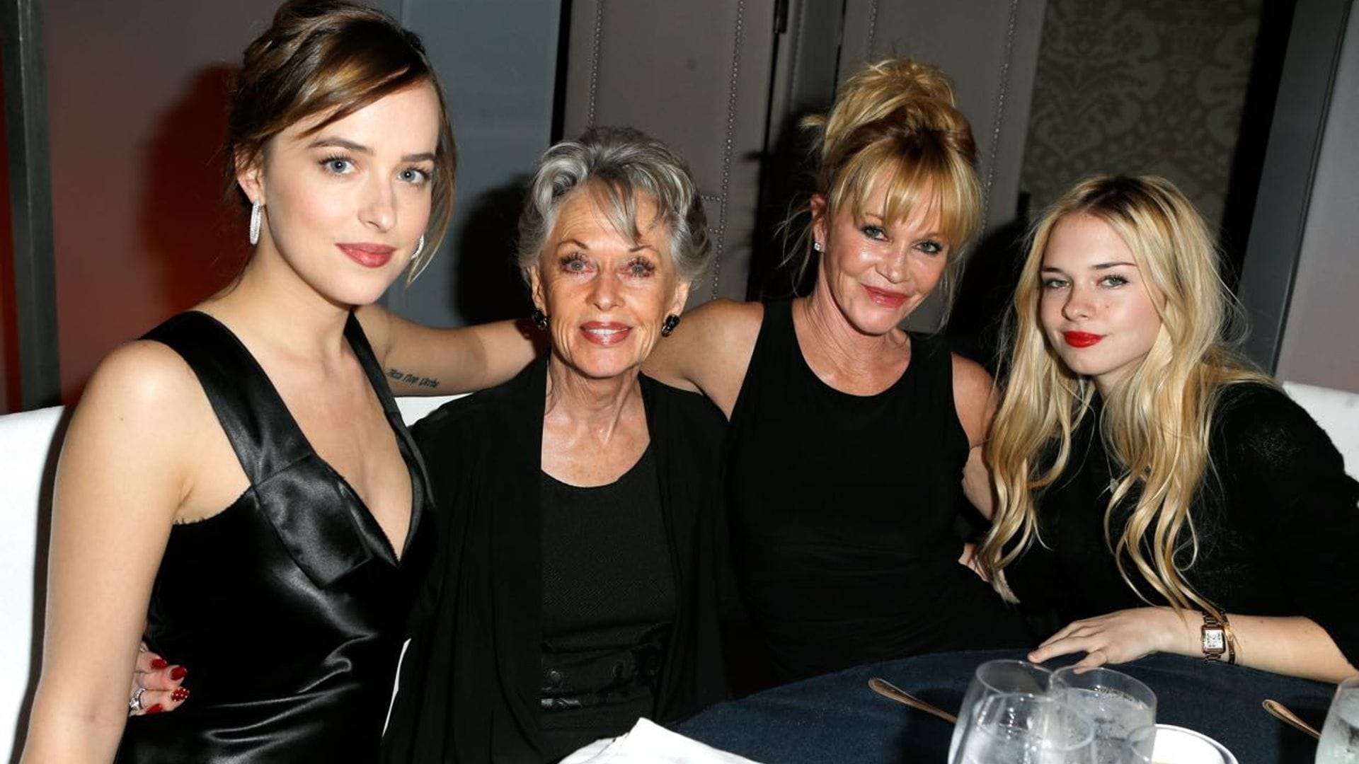 ¡Tres generaciones de estrellas! Melanie Griffith, orgullosa de su madre y de sus dos hijas