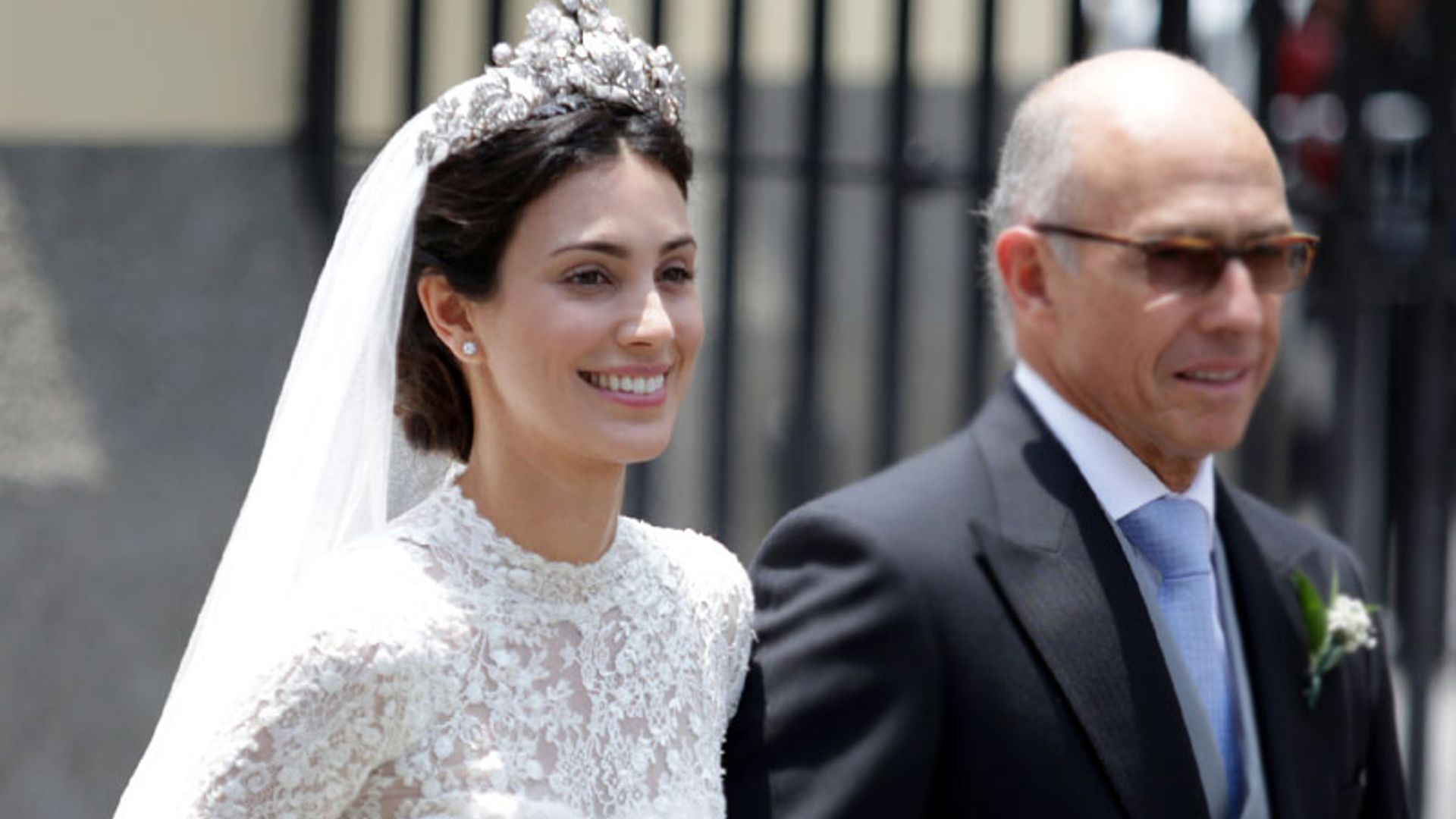 Así son los pendientes con sello español que ha llevado Alessandra de Osma en su boda