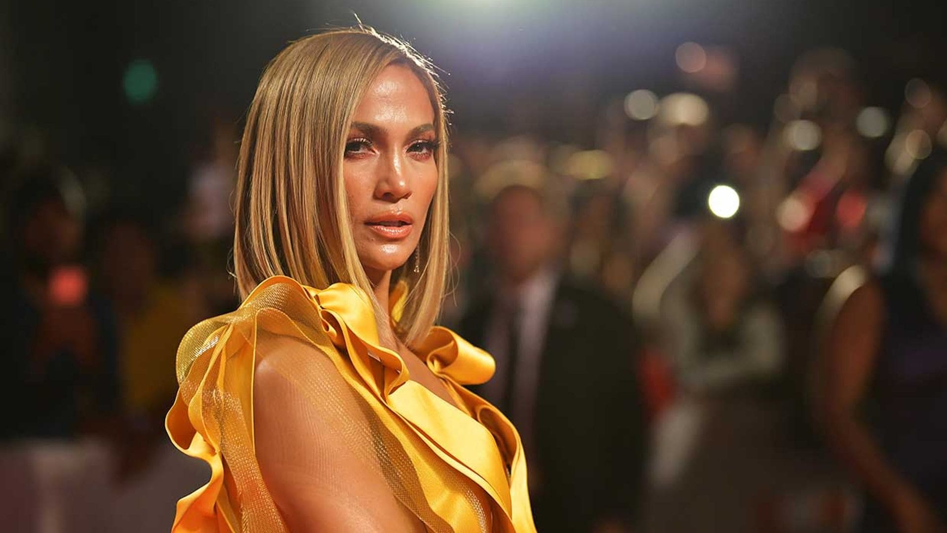 JLO descubrió el 'shower makeup' antes que la Generación Z: así se hace (a cualquier edad)