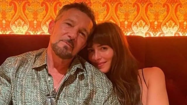 Antonio Banderas recibe la visita de 'su hija' Dakota Johnson en Málaga