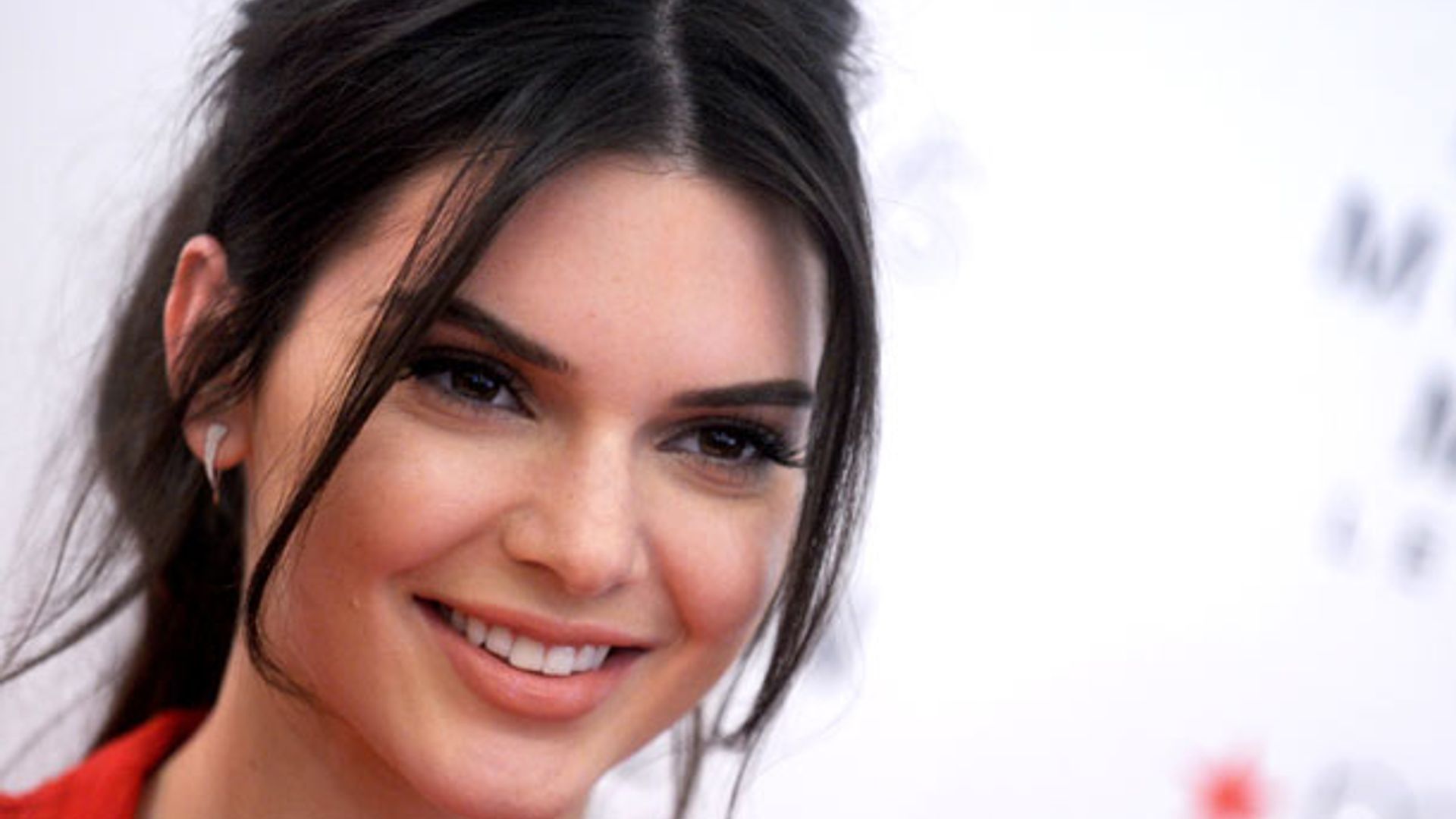 El maquillador de Kendall Jenner nos da las claves de su 'beauty look', ¿te lo vas a perder?