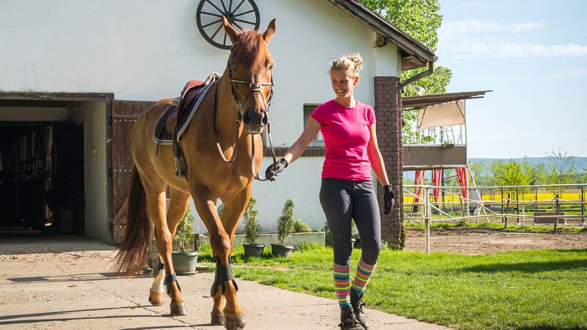 chica con caballo