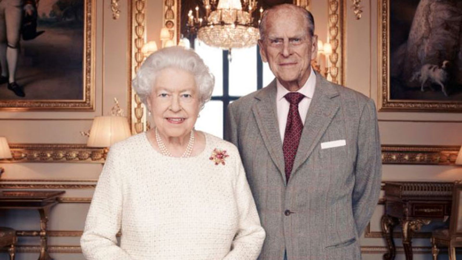 Primera fotografía oficial de Isabel II y el Duque de Edimburgo en sus bodas de titanio