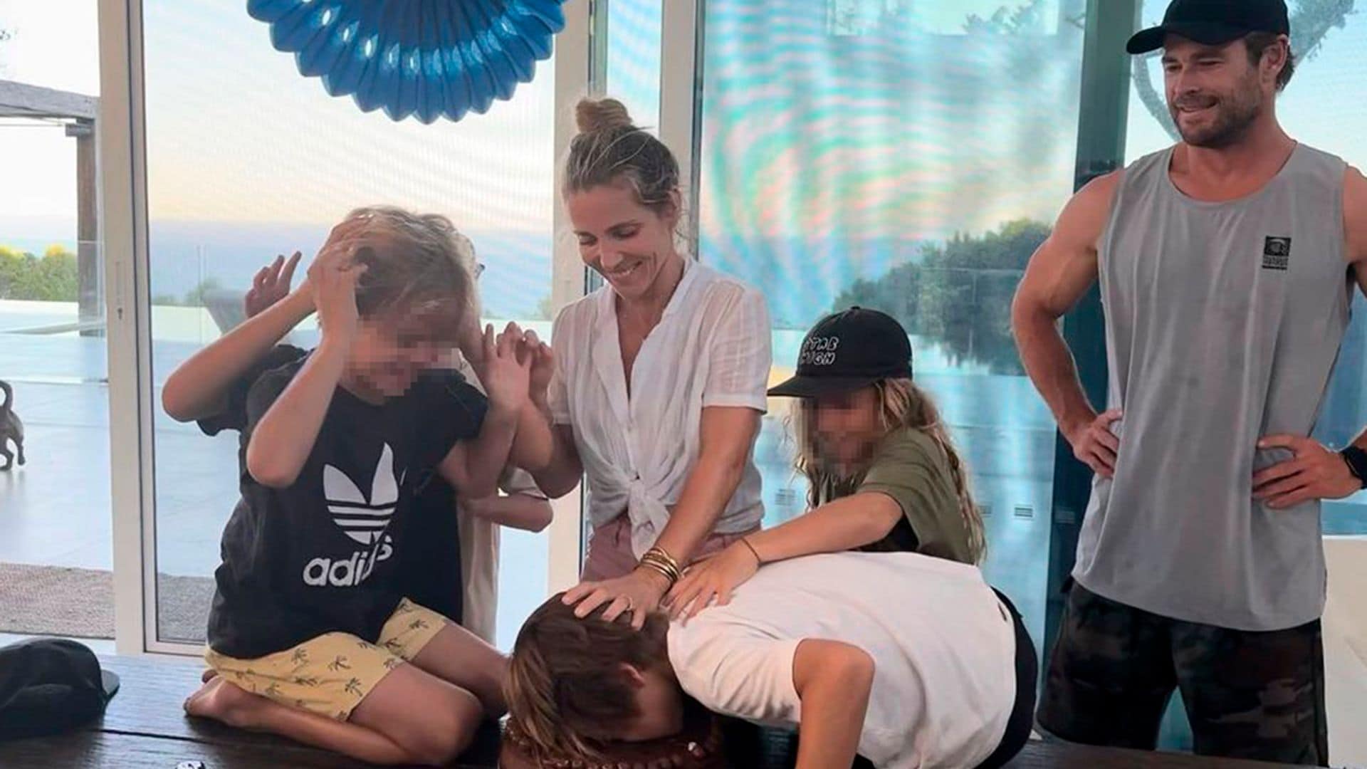 ¡A tartazo limpio! Elsa Pataky comparte la divertidísima celebración del noveno cumpleaños de sus mellizos