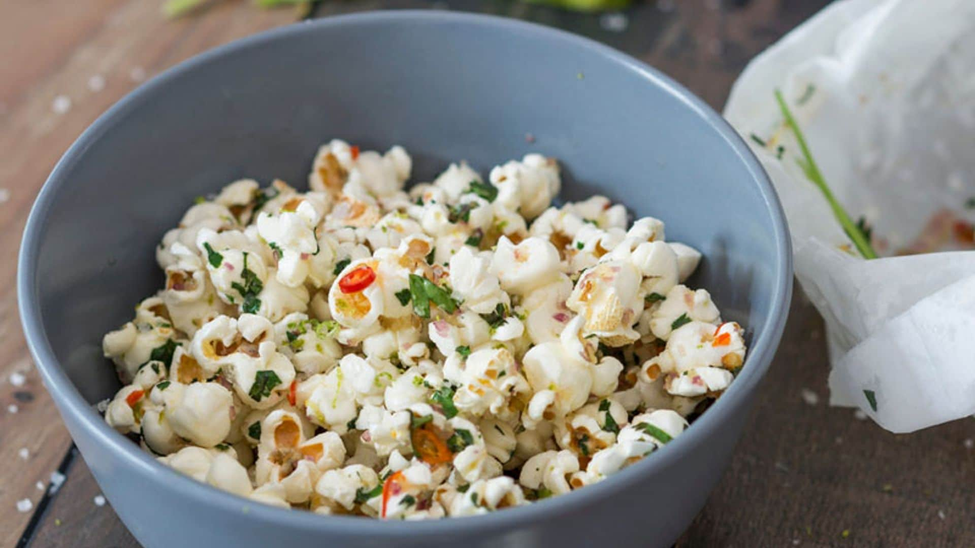 Palomitas con chile y cilantro