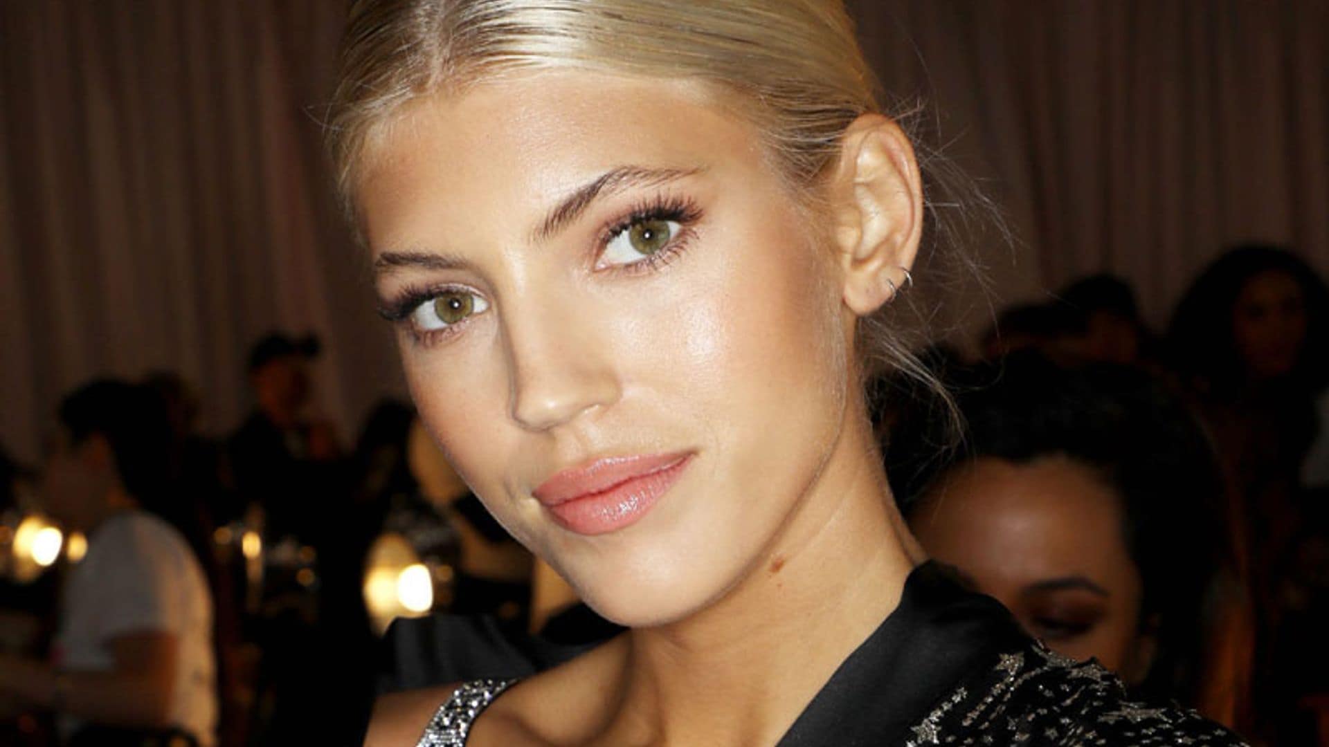 Devon Windsor, para HOLA.com desde el VSFS: 'Es emocionante estar comprometida'