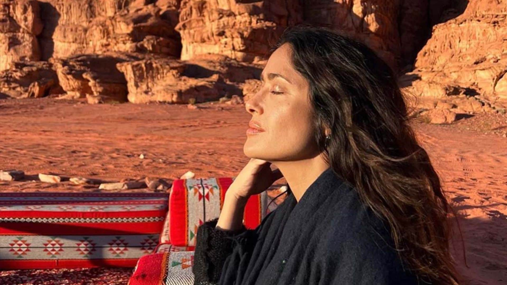 Las imágenes más espectaculares de Salma Hayek y su marido en Jordania limpiando el fondo marino