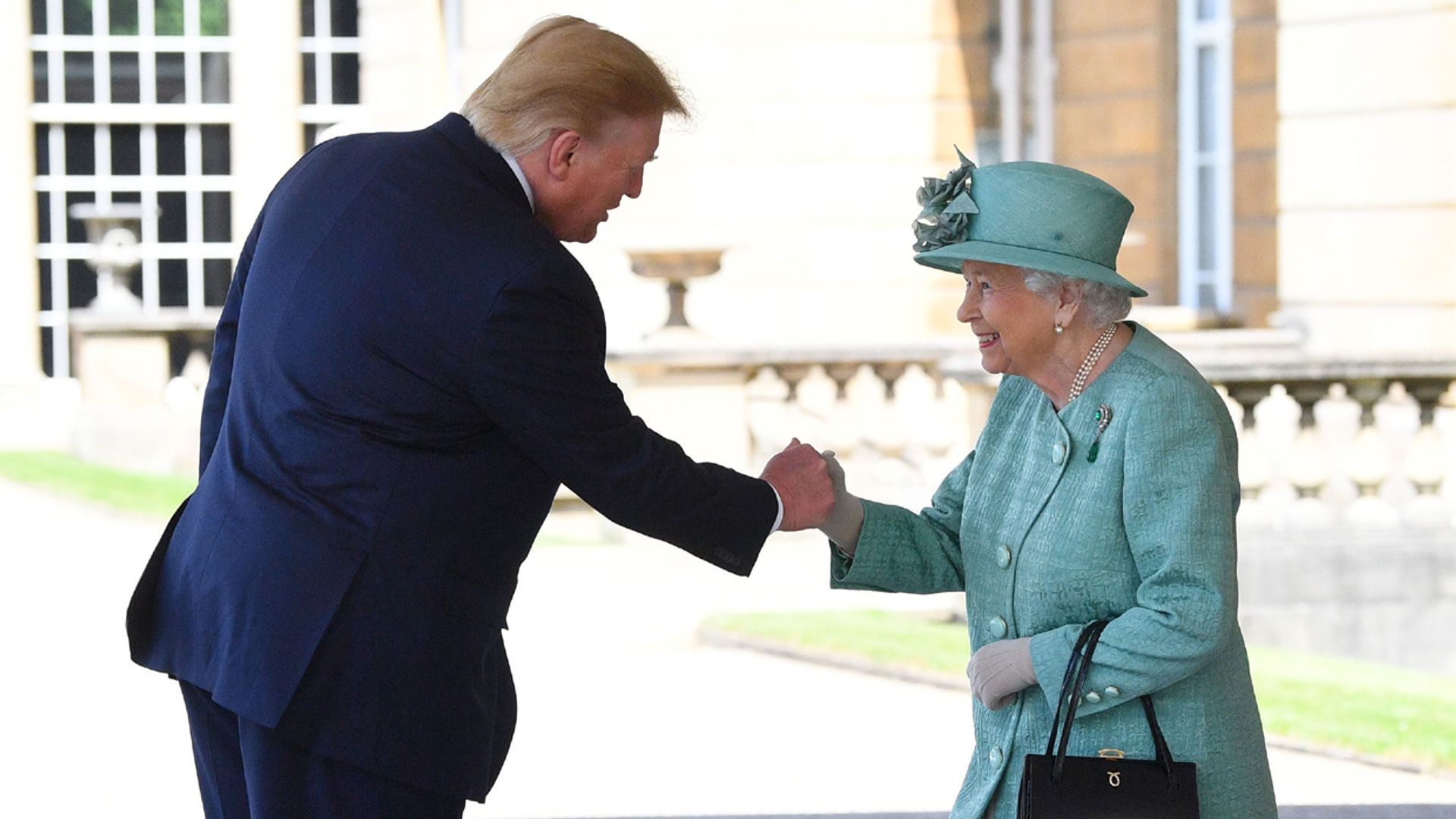 Trump, recibido por Isabel II en Buckingham tras sus comentadas declaraciones sobre Meghan Markle