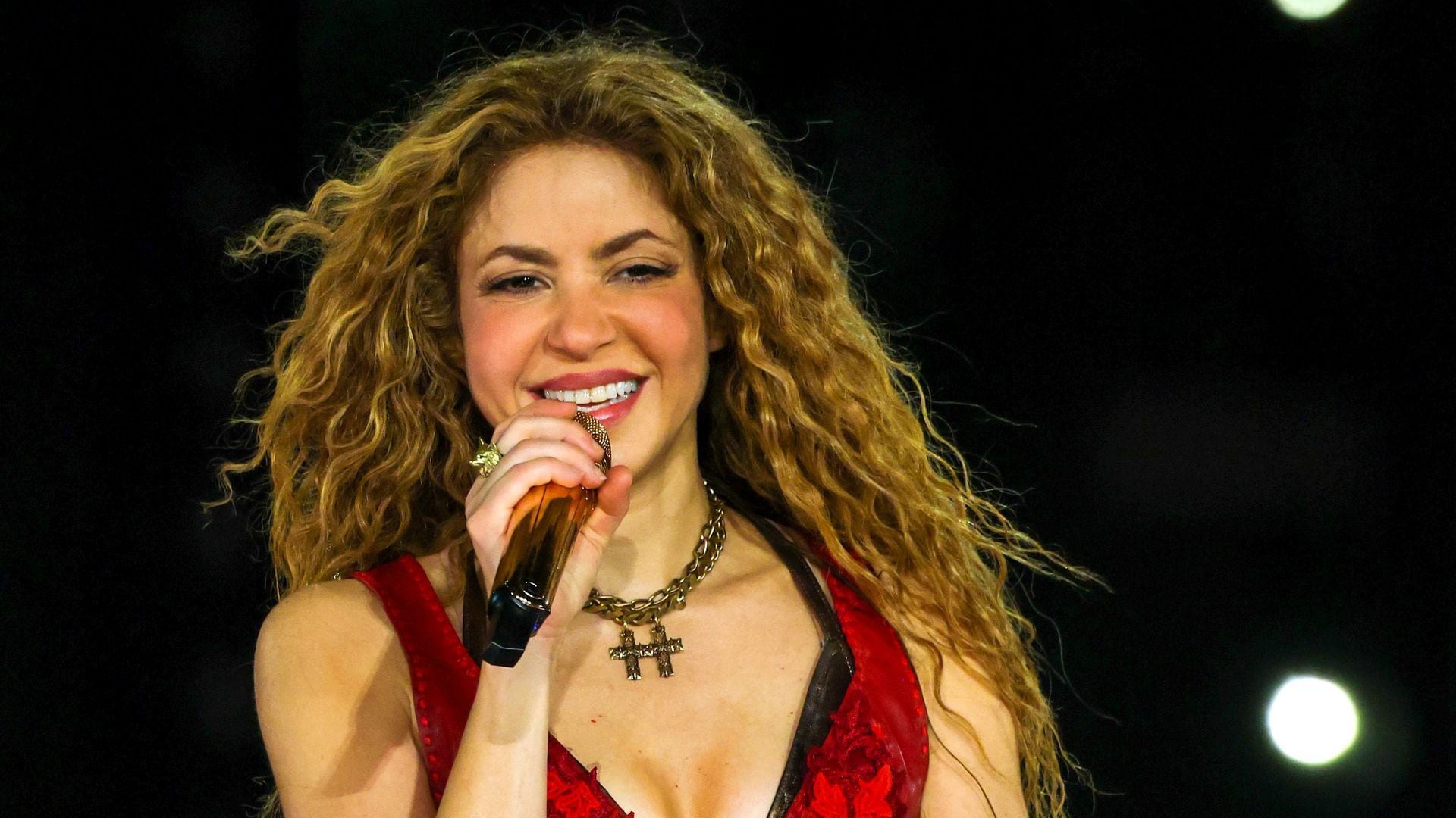 Shakira confirma que fue hospitalizada y pospone su primer concierto en Perú