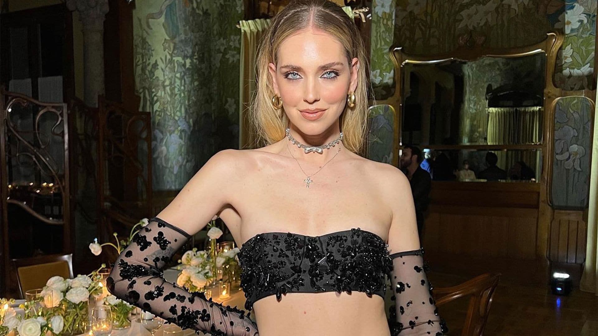 Chiara Ferragni presume de abdomen con un look de cine en su día especial