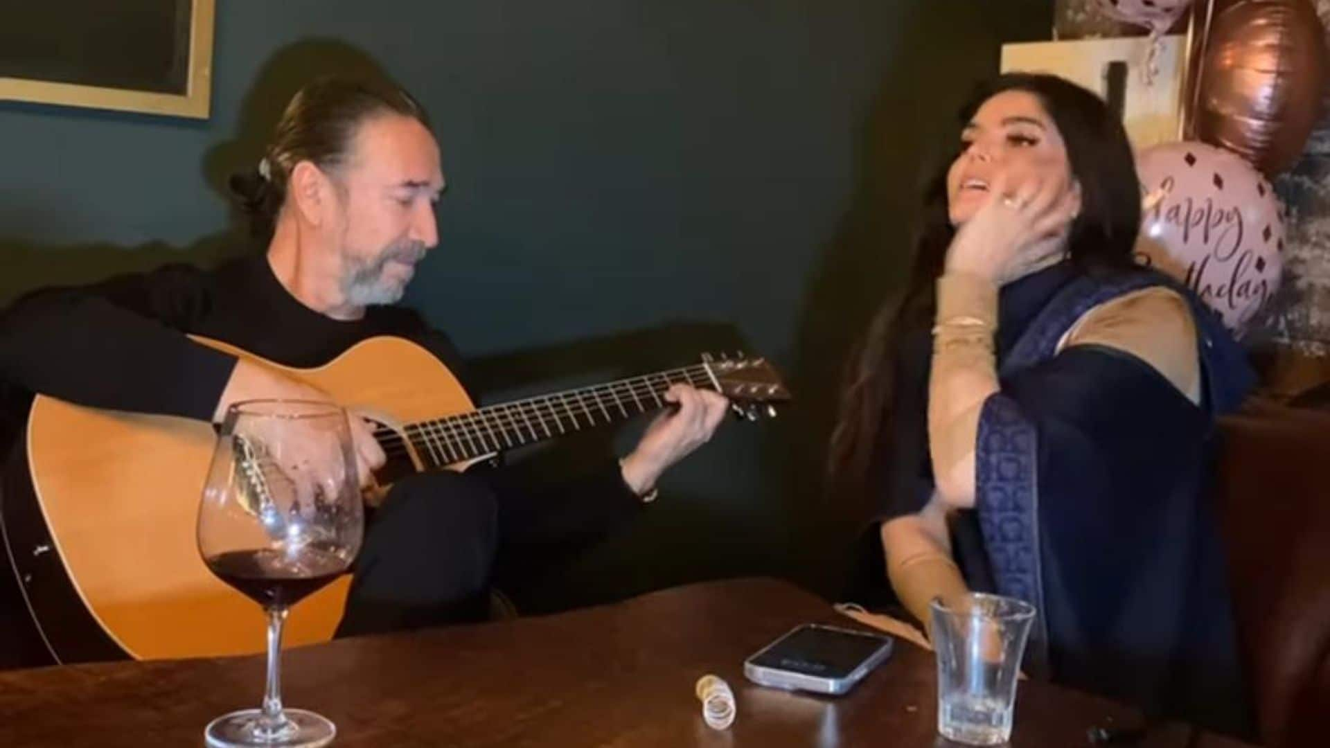 Ana Bárbara celebra su cumpleaños cantando con ‘El Buki’ y Demián Bichir