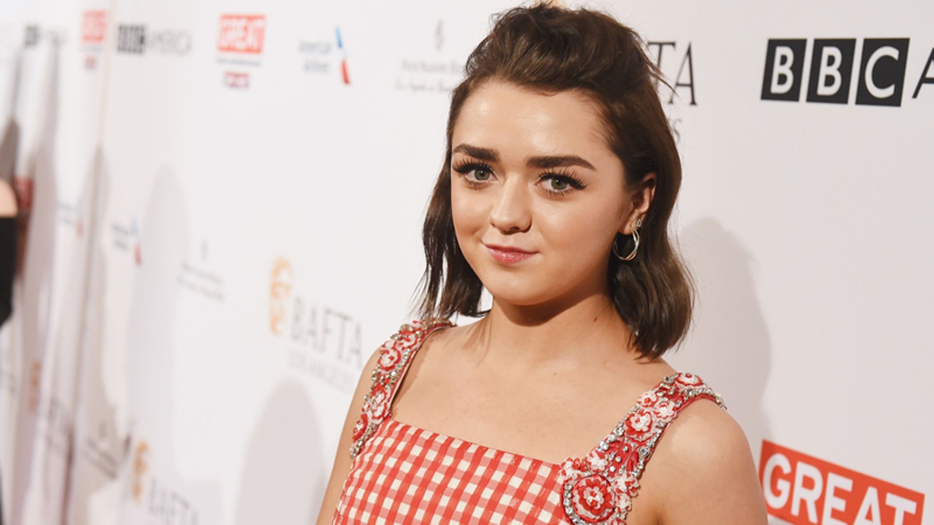 La mascarilla coreana de Maisie Williams y otros tratamientos faciales de las 'celebs'