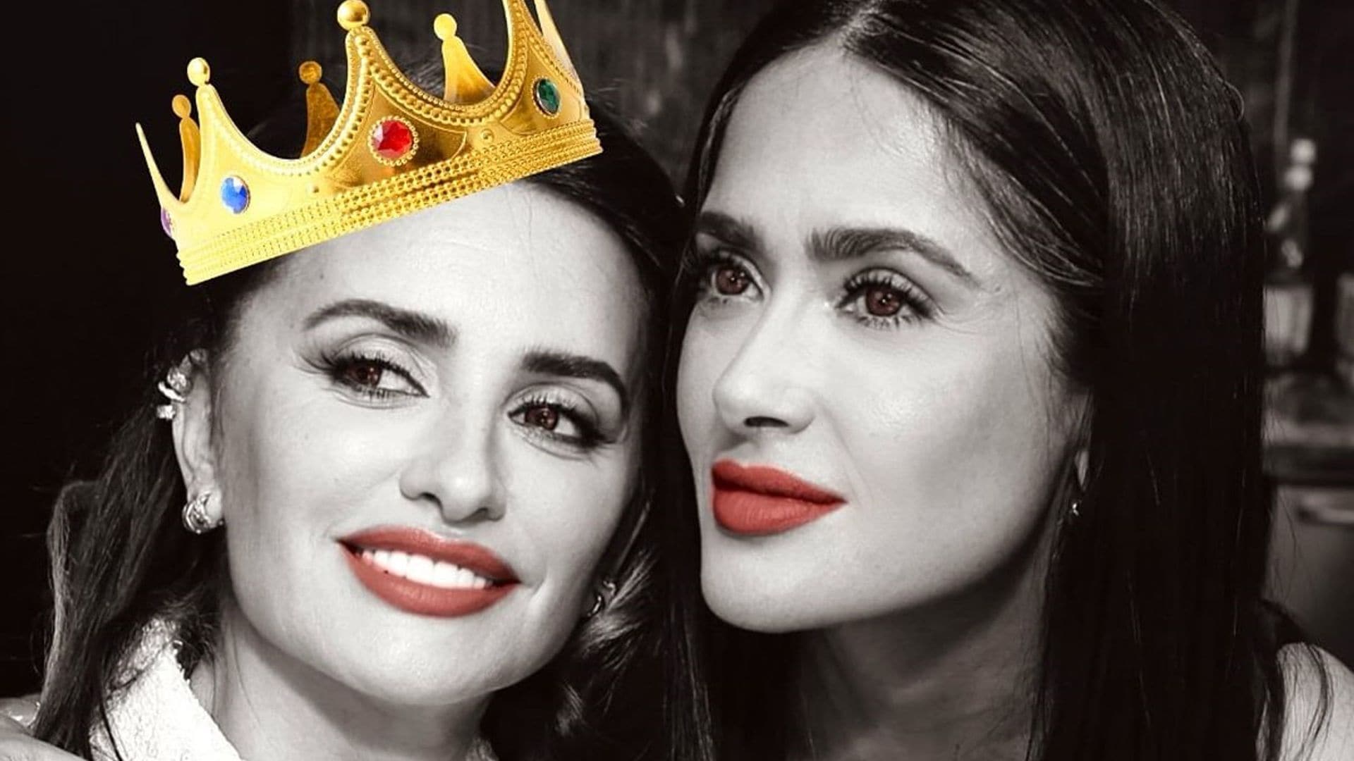 La divertida felicitación de Salma Hayek a Penélope Cruz por su nominación a los SAG