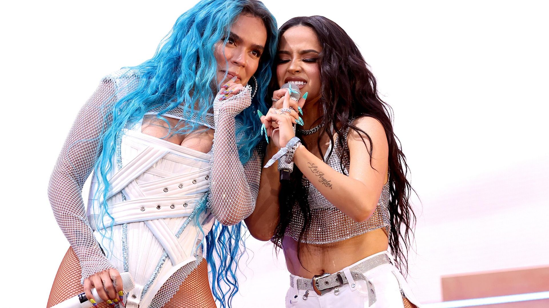 Mamás de Karol G y Becky G se roban el show en Coachella