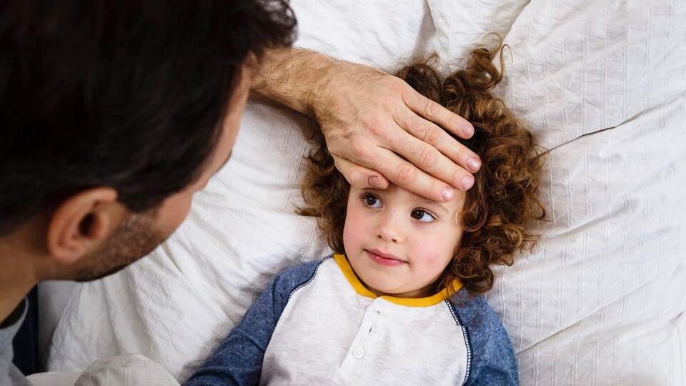 ¿Podemos Bañar En Agua Fría A Un Niño Con Fiebre? - Hola