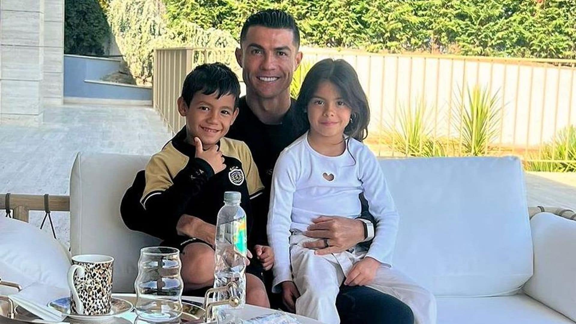 Con tierno mensaje, Cristiano Ronaldo festeja a sus mellizos, Eva María y Mateo : ‘Papá los ama mucho’
