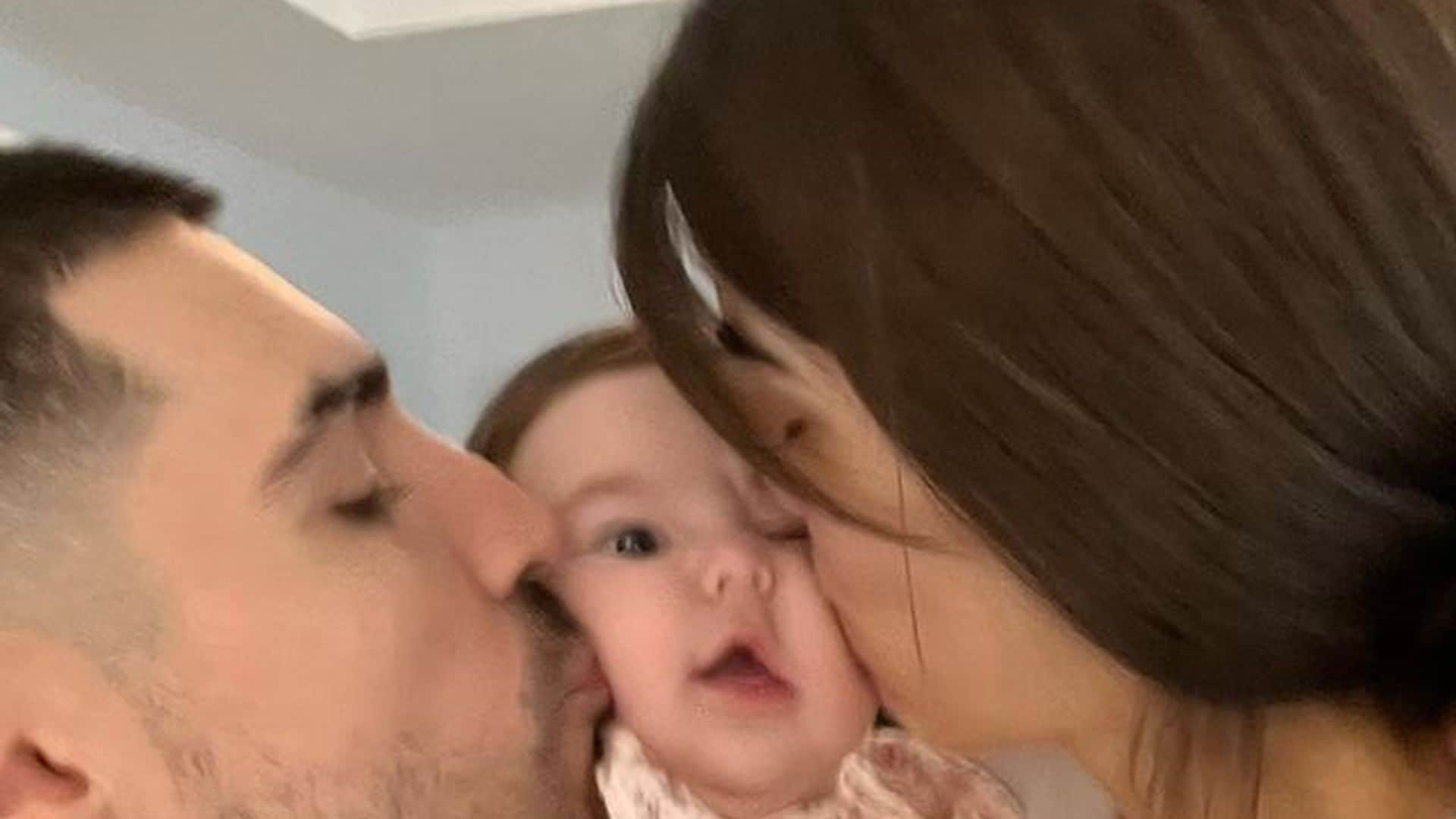 Violeta Mangriñán comparte el vídeo más tierno de su hija balbuceando mientras llama 'papá' por primera vez a Fabio