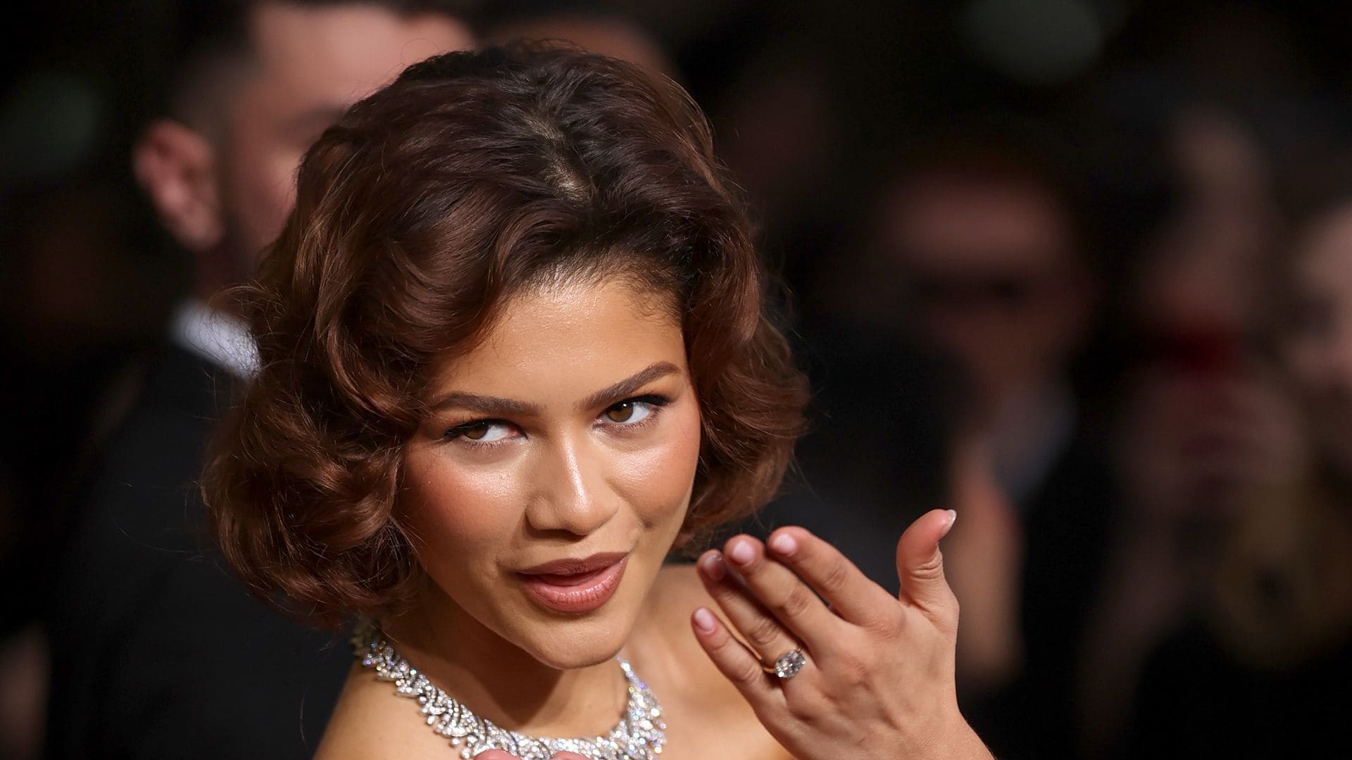 Zendaya revoluciona la alfombra roja estrenando un magnífico vestido a medida con mensaje