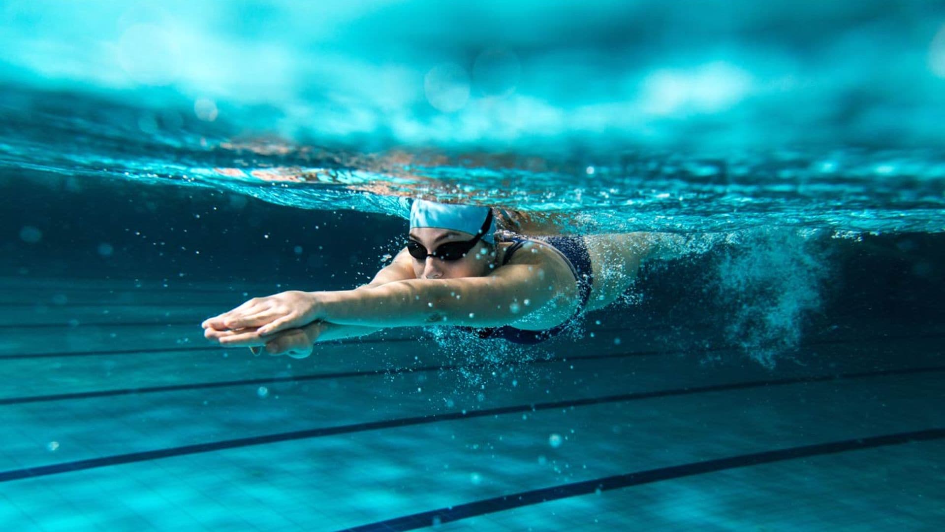 Ejercicios para adelgazar en el agua con una rutina HIIT