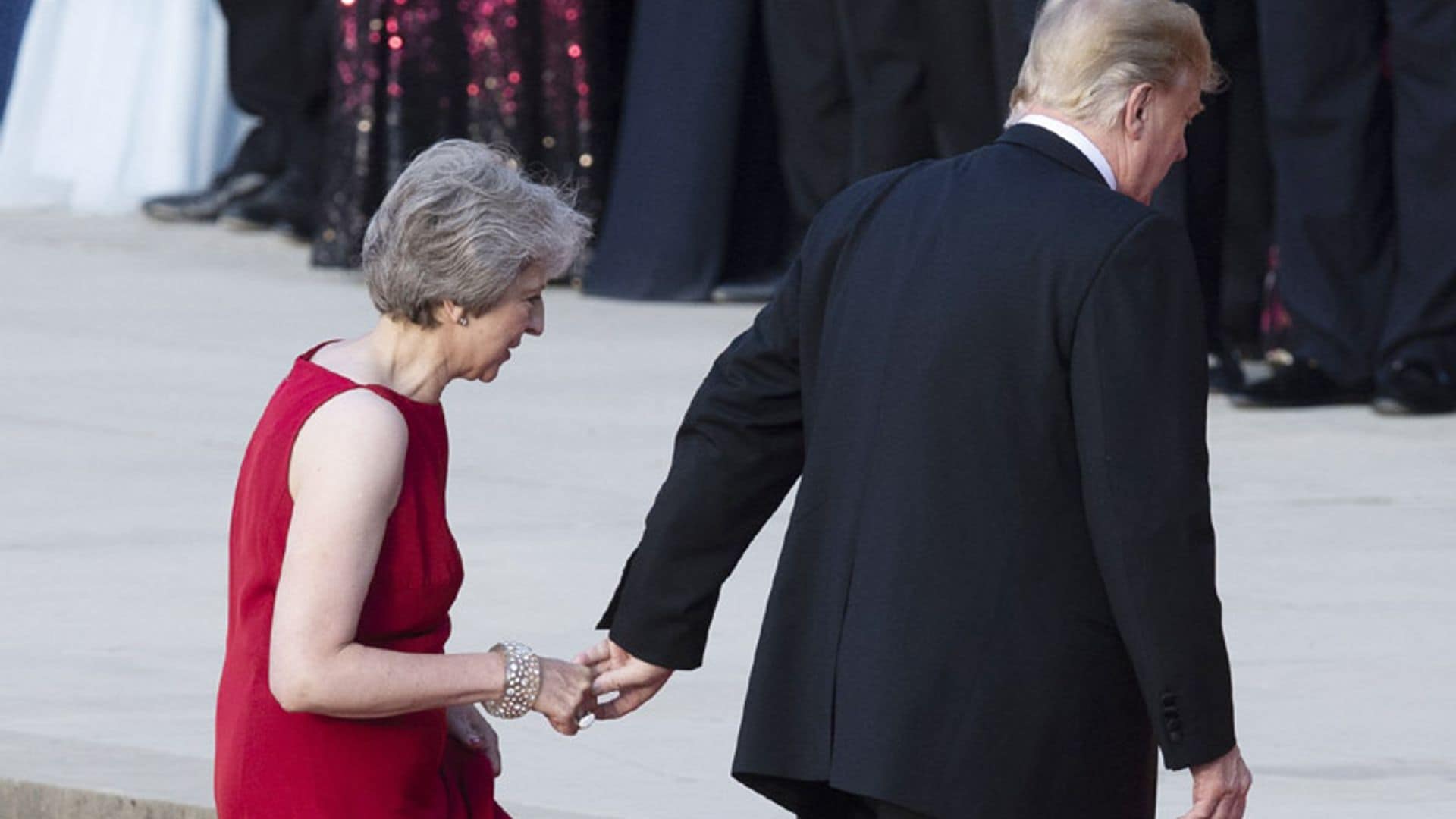 La foto que está dando la vuelta al mundo y otras anécdotas del encuentro entre Donald Trump y Theresa May