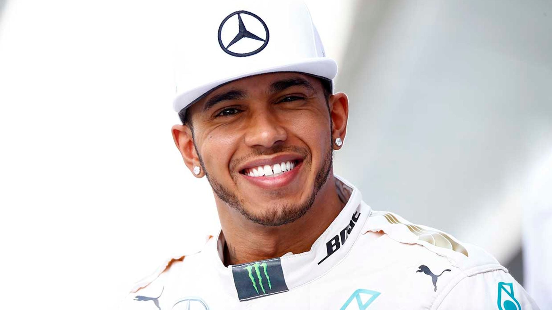 Lewis Hamilton inaugura su primer restaurante de hamburguesas veganas