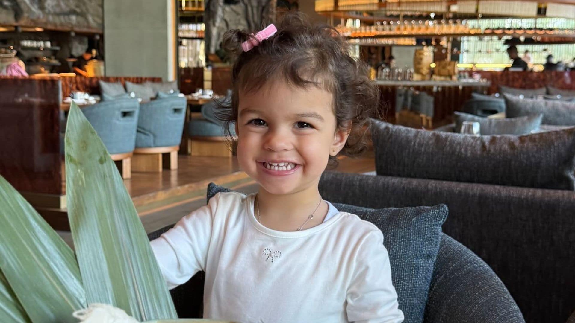 Bella Esmeralda, hija de Cristiano y Georgina, ya come sushi con palillos, ¡y solo tiene 2 años!