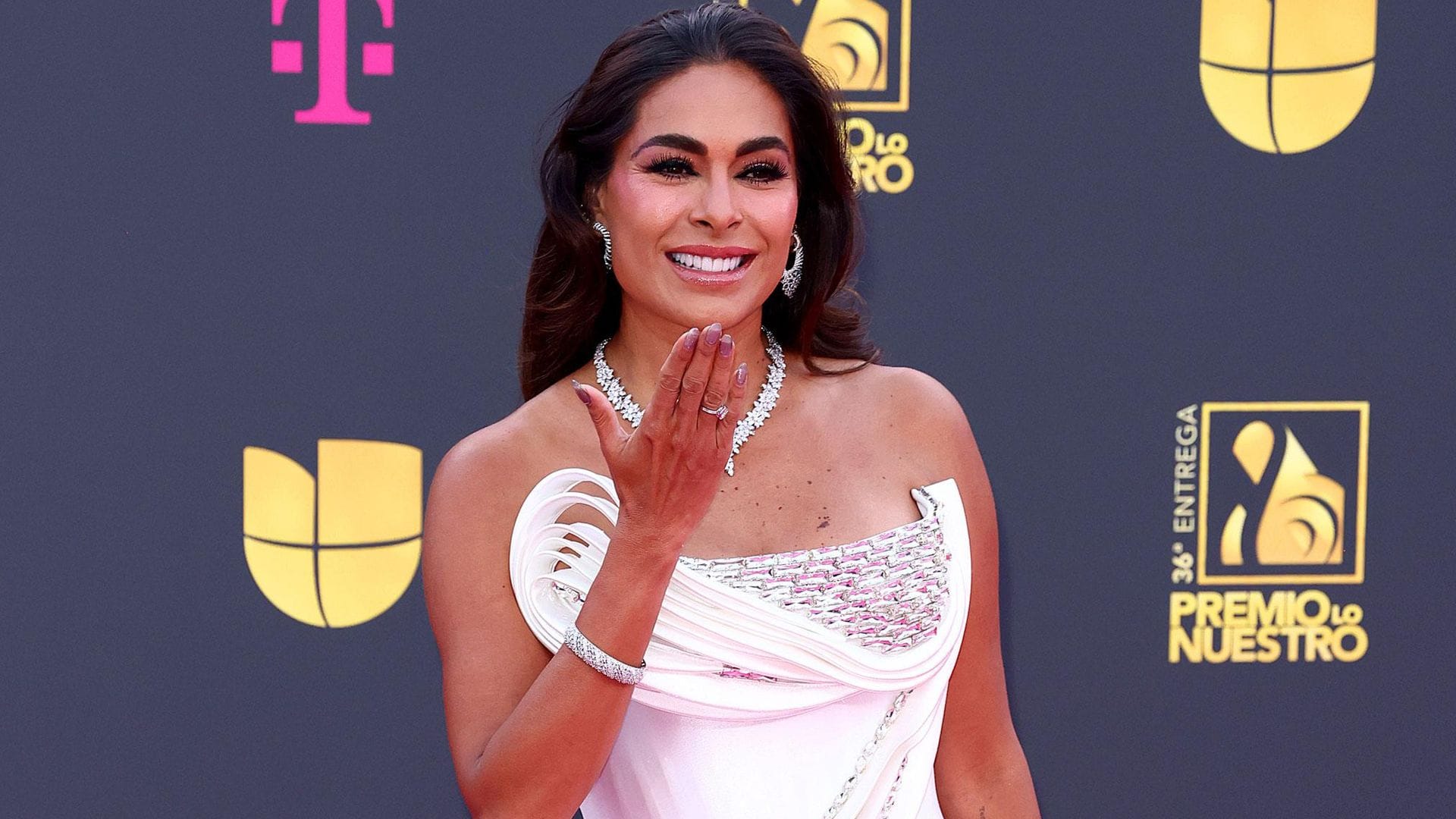 Los looks con los que Galilea Montijo brilló en Premio Lo Nuestro