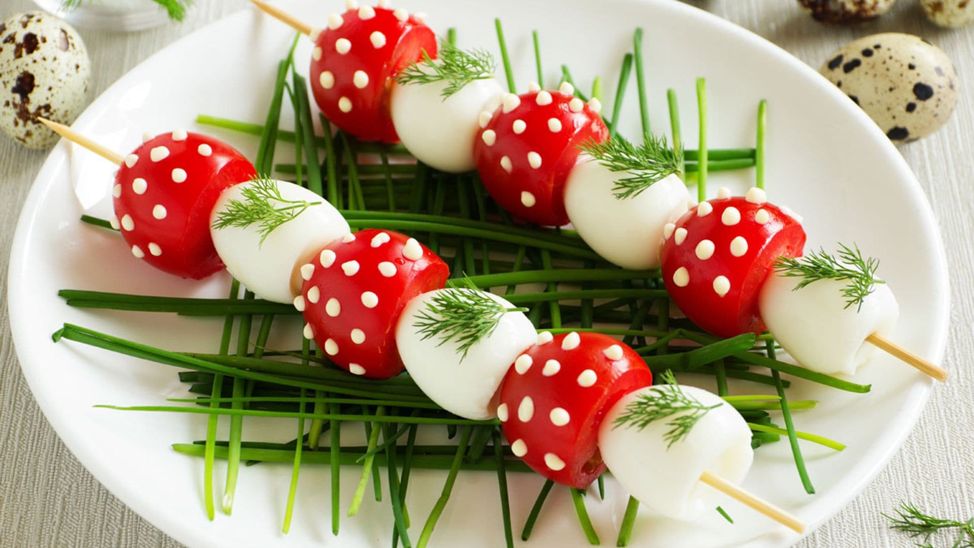 'Setas' de tomate cherry y huevo de codorniz