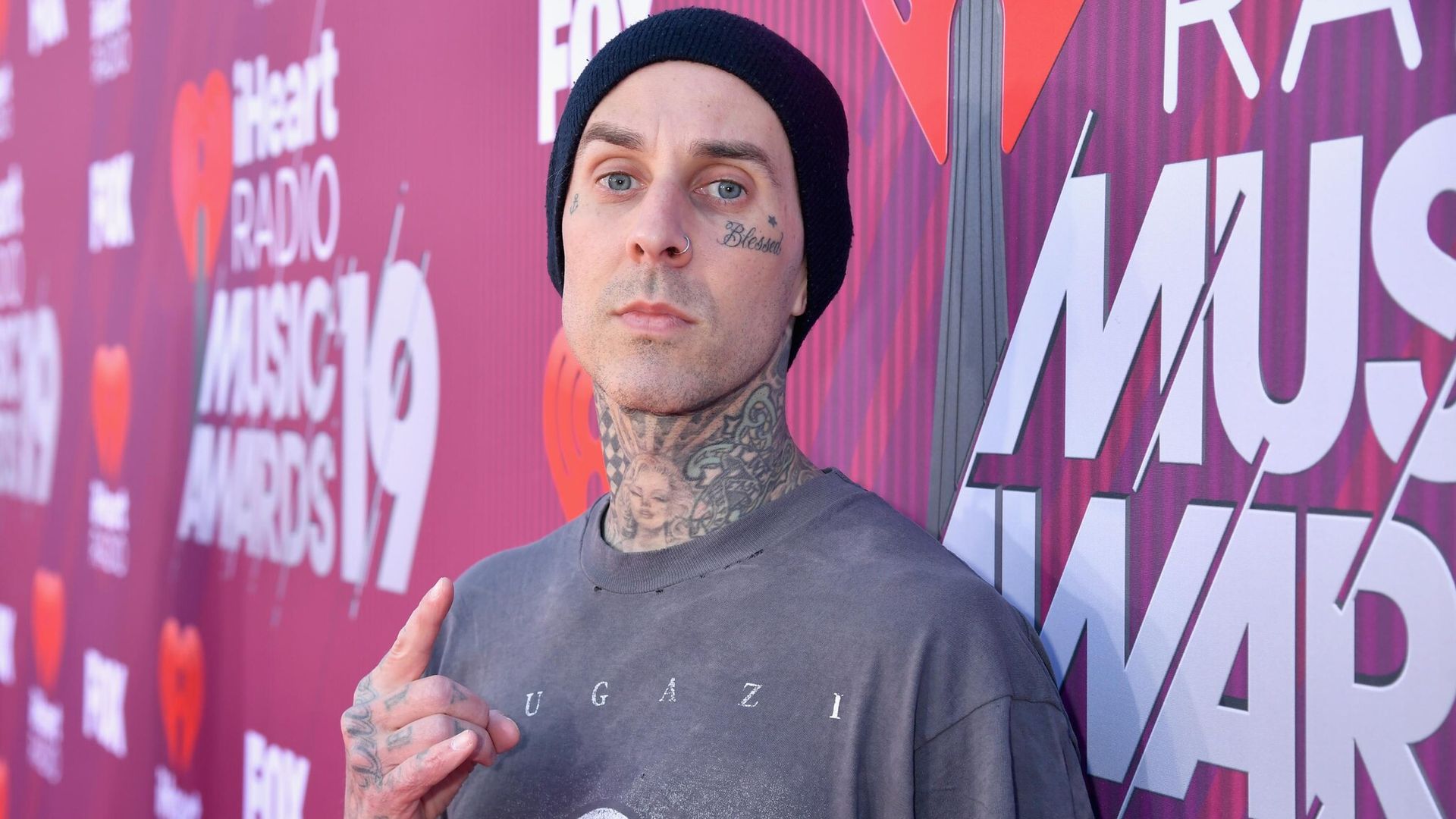 Travis Barker y el accidente aéreo que casi le cuesta la vida