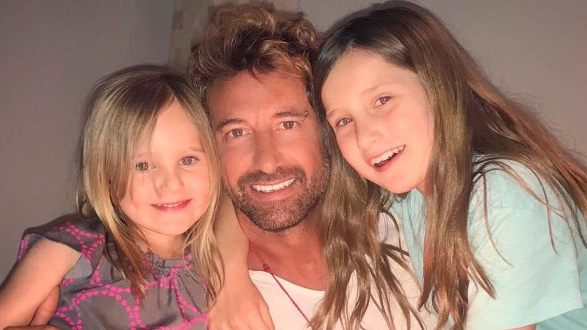 Gabriel Soto pone a prueba sus mejores pasos de baile junto a Elissa, su hija mayor