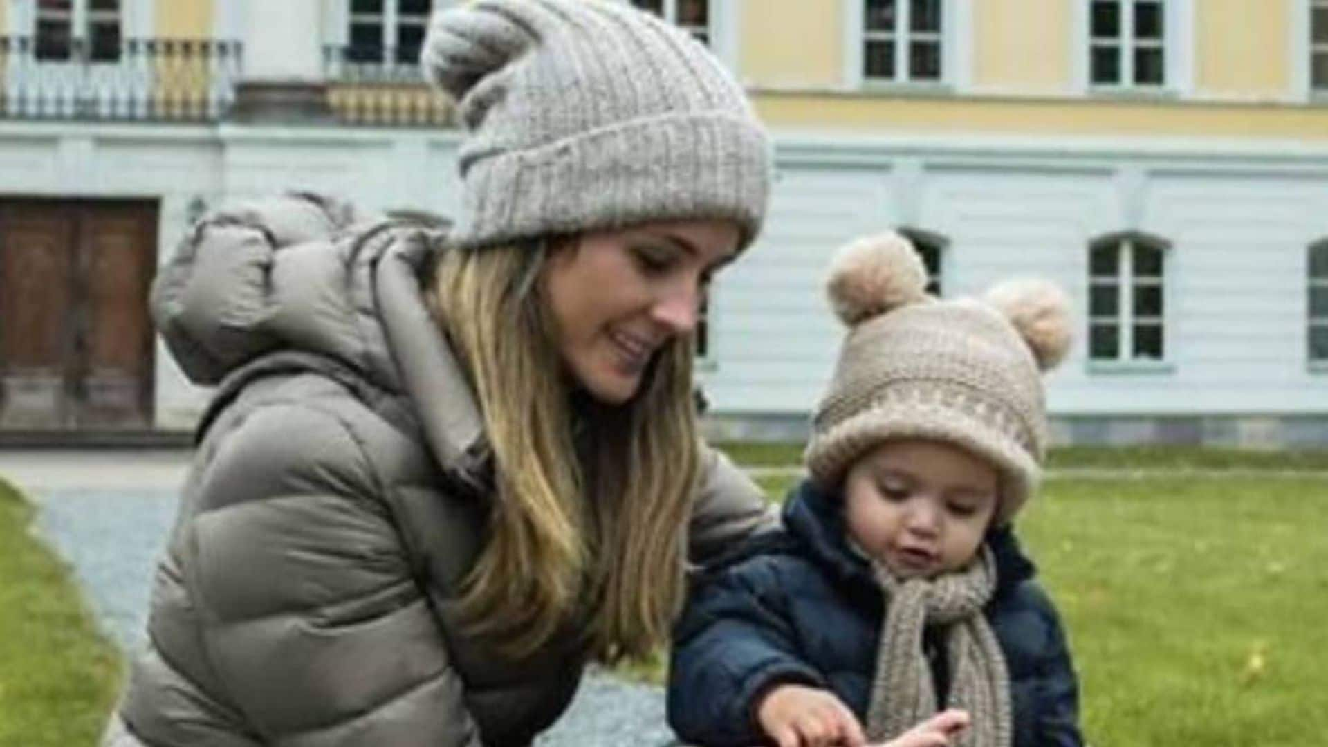 Carlos Baute y Astrid Klisans felicitan a su hija Liene por su cumpleaños, en la nieve ¡y con Olaf!