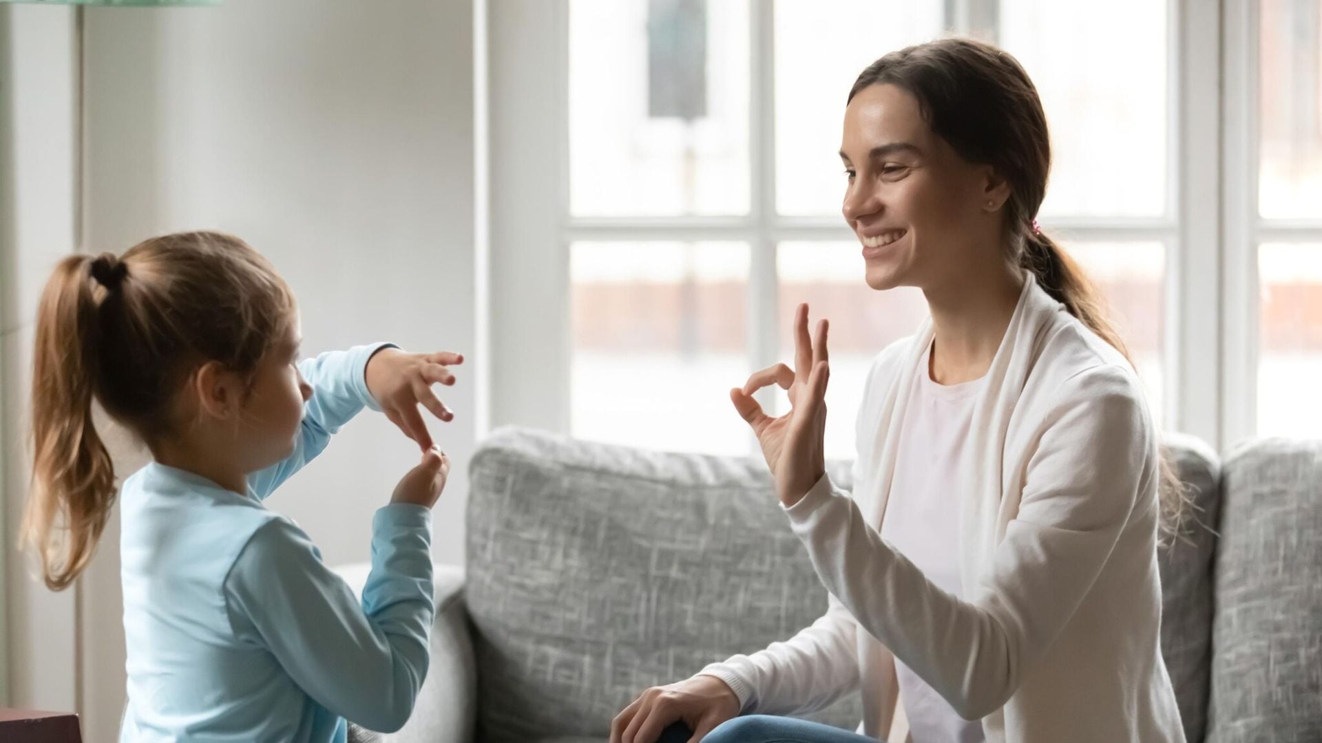 Por qué tu hijo debería aprender la lengua de signos