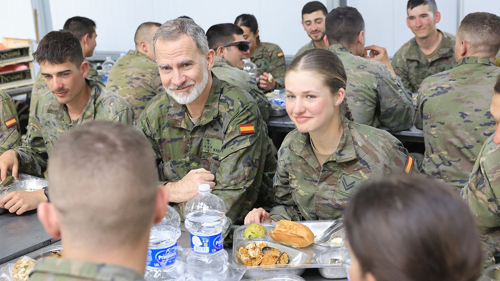 Así fue la visita sorpresa del Rey a Leonor y sus compañeros cadetes durante los ejercicios de maniobras