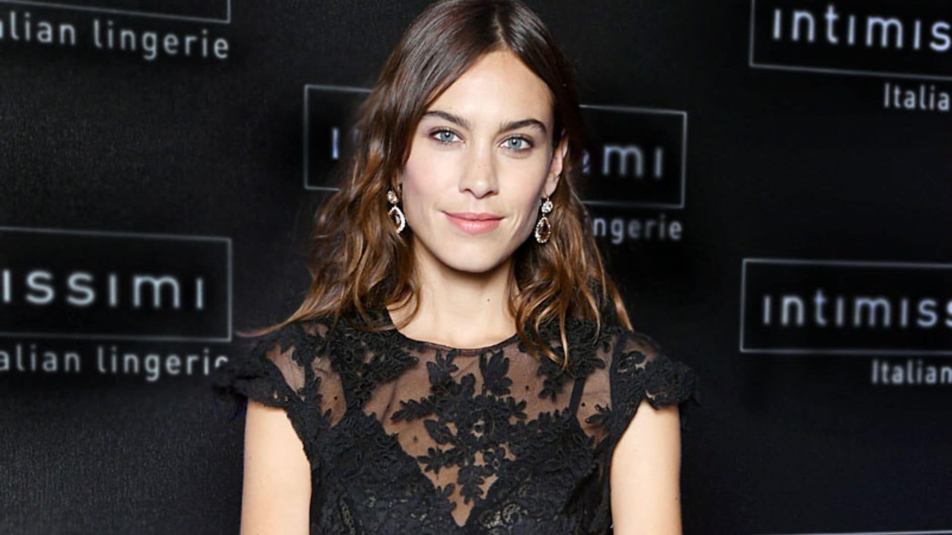 Hablamos sobre las tendencias del otoño con Alexa Chung: 'La moda vive un momento muy interesante'