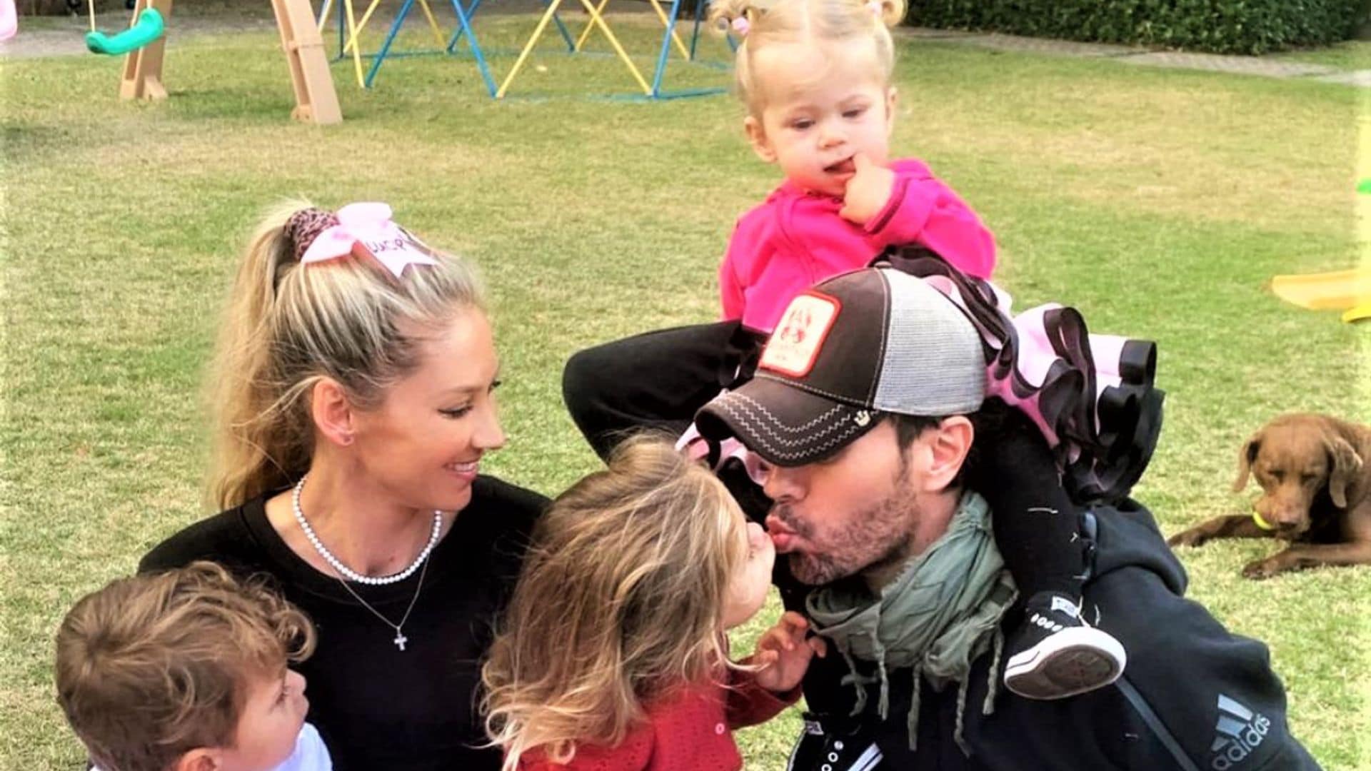 La felicidad de Enrique Iglesias al cumplir 49 años con sus tres hijos: los mellizos Nicholas y Lucy, y la pequeña Mary