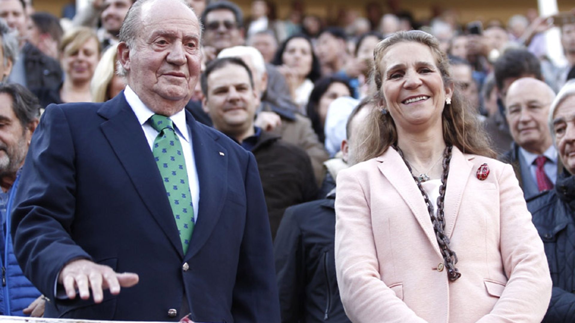 ¿Quién ha cocinado una paella para el rey Juan Carlos y la infanta Elena?