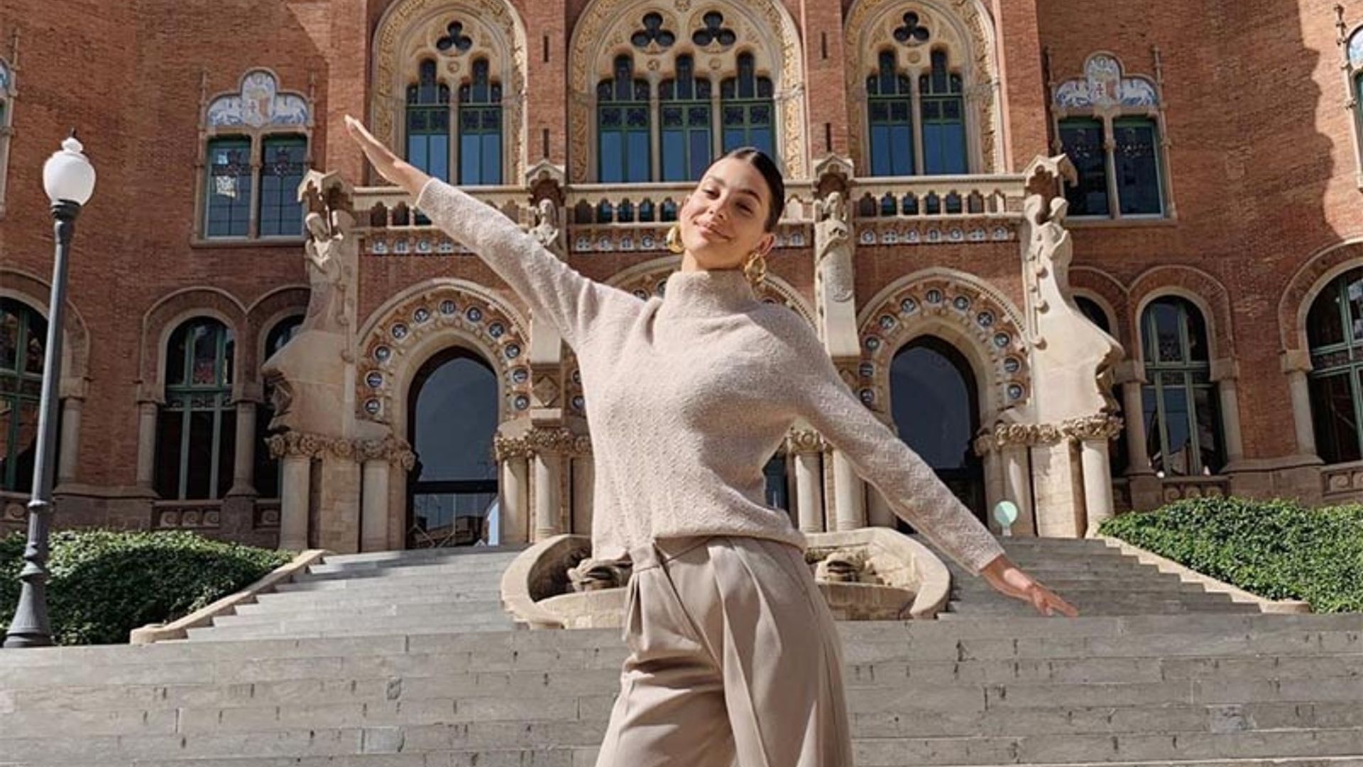 Camila Morrone, novia de Leonardo DiCaprio, desconcierta en la pasarela 080 Barcelona