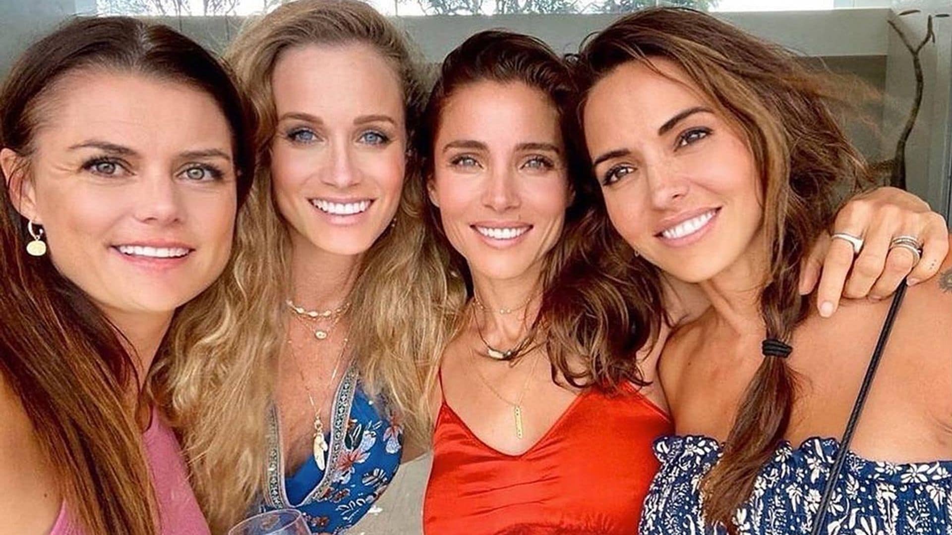 Elsa Pataky se reencuentra con sus amigas y comparten una peculiar afición