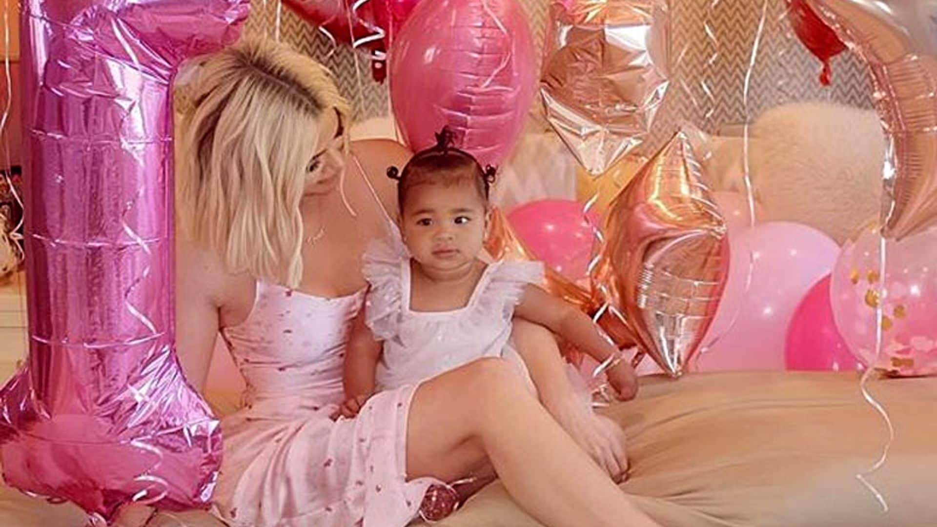 ¡Para comérsela! True, la hija de Khloé Kardashian, celebra su primer añito con la fiesta más glamurosa