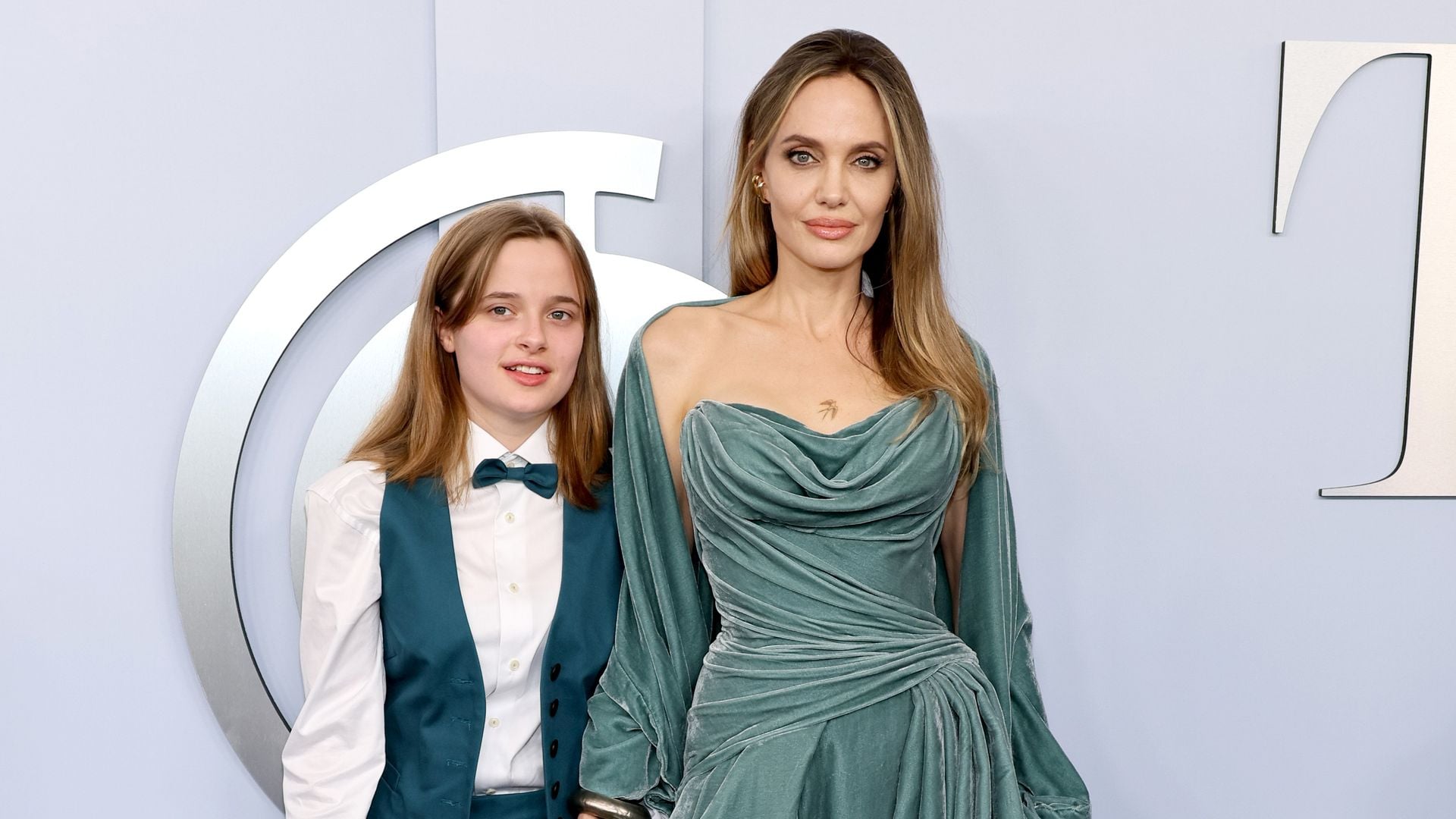 Angelina Jolie revela los tatuajes que comparte con sus hijos