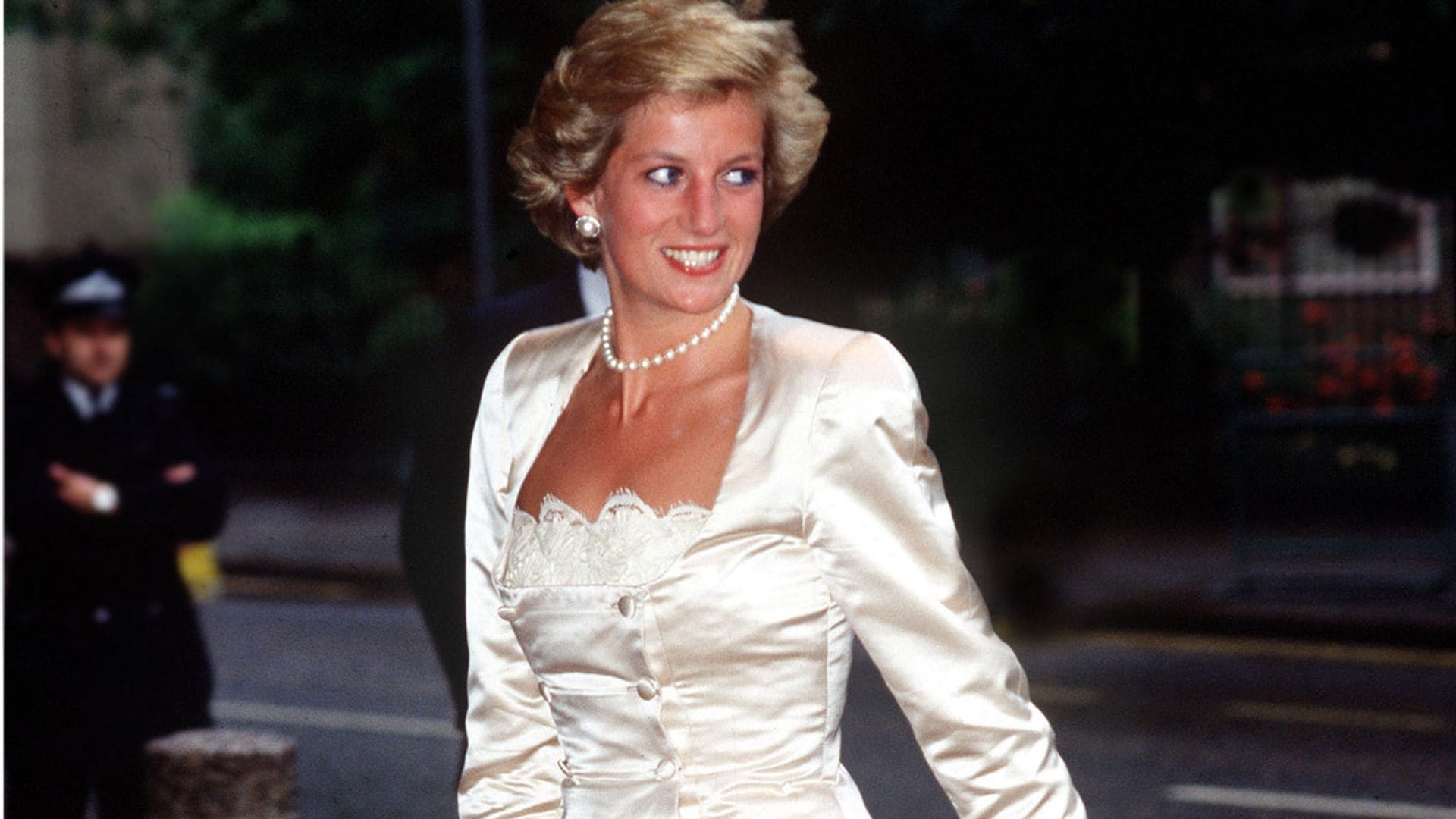 El diseñador favorito de Diana de Gales vestirá a Camilla en su coronación